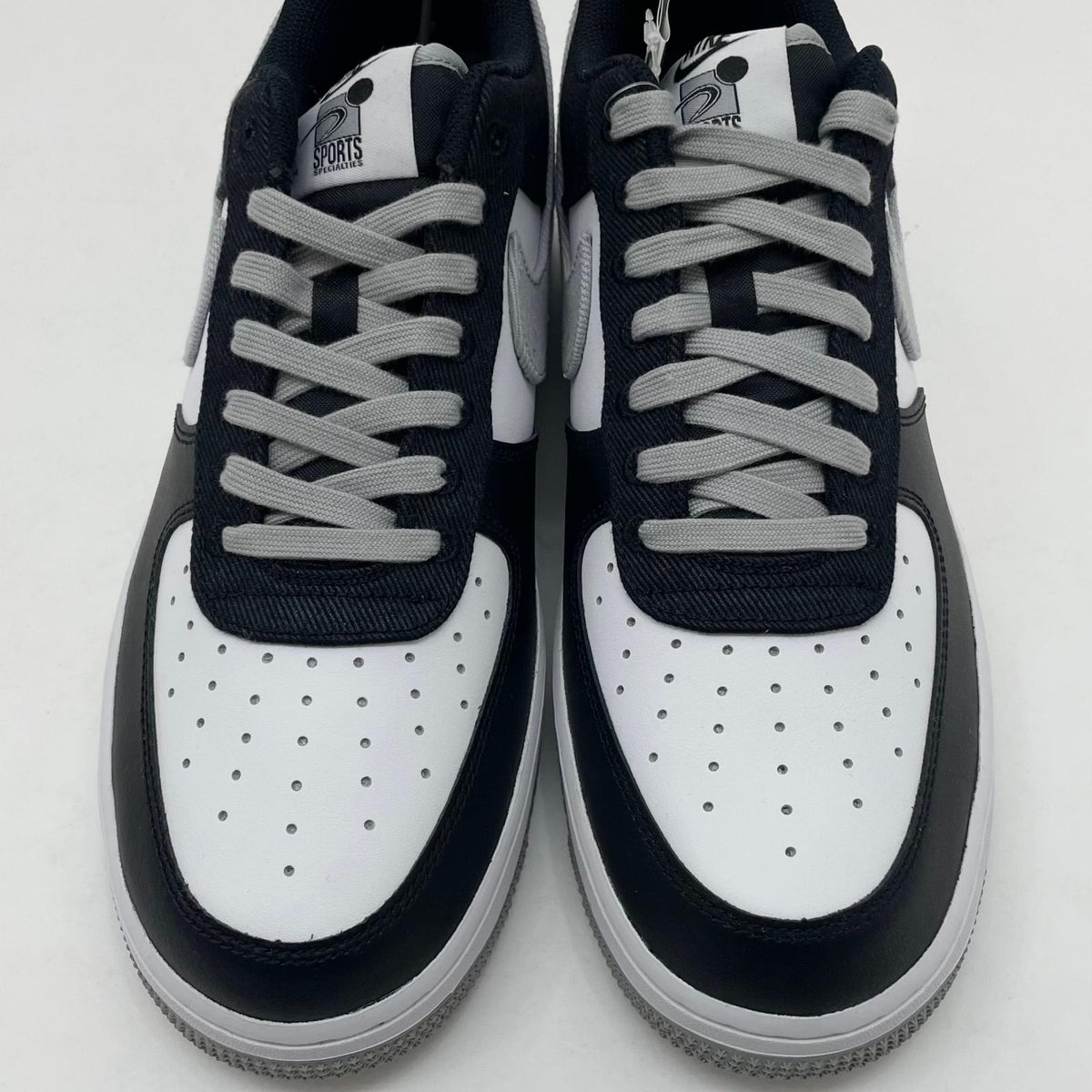 【中古】NIKE | ナイキ Air Force 1 LV8 EMB "Kings"/エアフォース1 LV8 EMB "キングス"　スニーカー 靴　CT2301-001 ブラック×ホワイト 27.5cm【尾張小牧店】