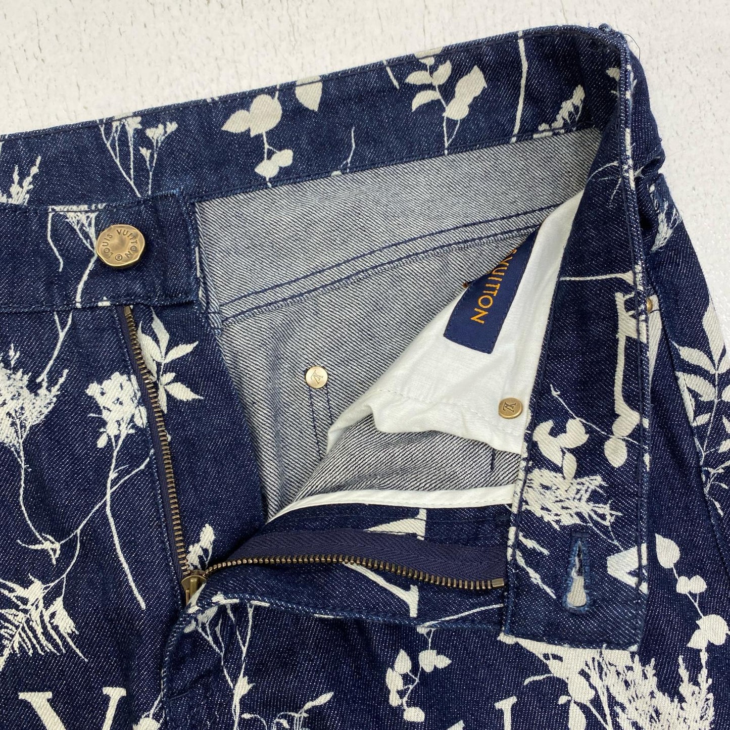 LOUIS VUITTON | ルイ・ヴィトン LVリーフ総柄レギュラーデニムパンツ デニムパンツ RM202M VFV HJD15W インディゴ サイズ：30【加古川店】