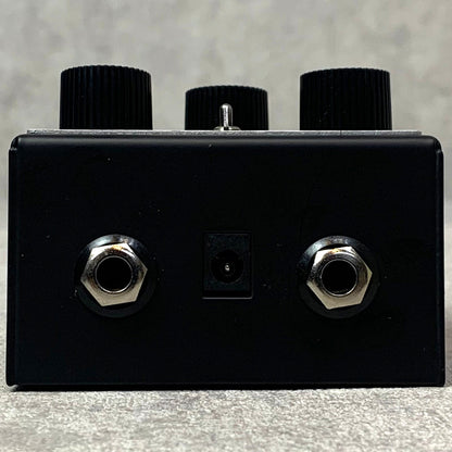 Maestro | マエストロ Fuzz Tone FZ-M 楽器 その他エフェクター 【送料無料】Maestroがついに復活、レトロな筐体から繰り出される荒々しくブーミーなファズ【箱・説明書付き】【加古川店】