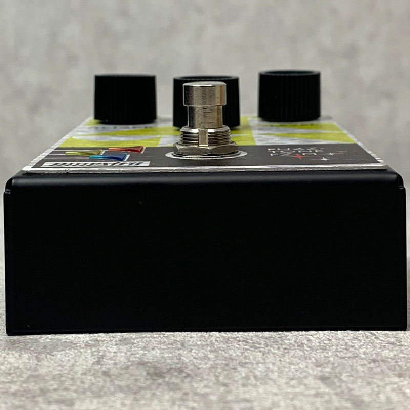 Maestro | マエストロ Fuzz Tone FZ-M 楽器 その他エフェクター 【送料無料】Maestroがついに復活、レトロな筐体から繰り出される荒々しくブーミーなファズ【箱・説明書付き】【加古川店】