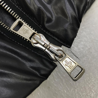MONCLER | モンクレール BANKER ダウンベスト ダウンベスト E20914337205 68950 ブラック サイズ：1【加古川店】