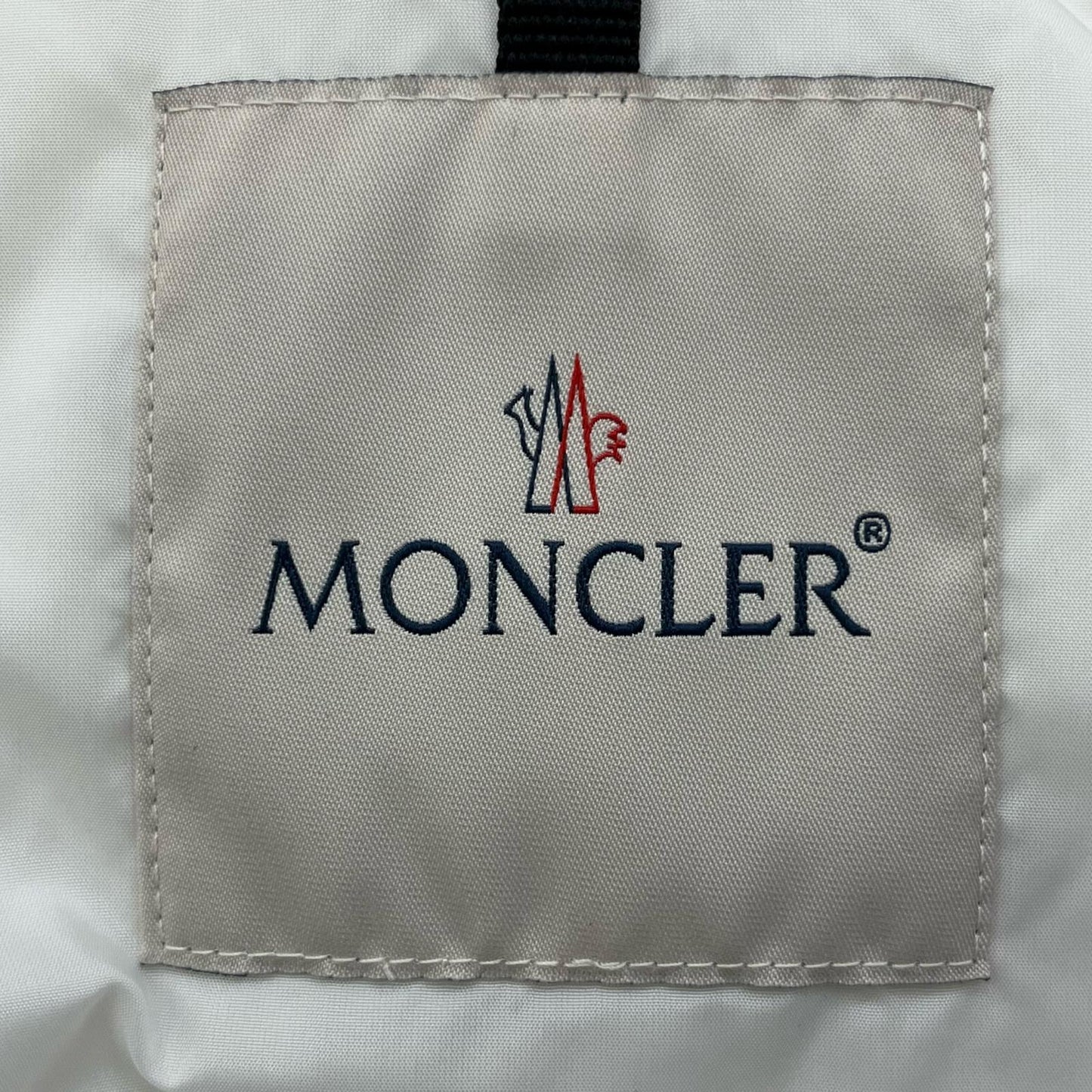 MONCLER | モンクレール DANUBELONG ダウンジャケット E20934989700 ホワイト サイズ：2【加古川店】