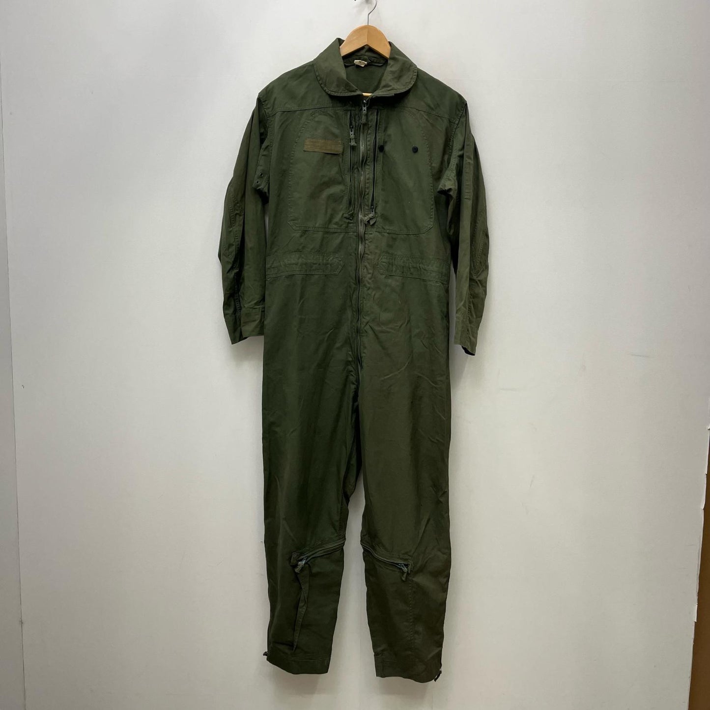 MILITARY衣料 | ミリタリーイリョウ フランス軍 空挺部隊 ツナギ カーキ サイズ：M【加古川店】
