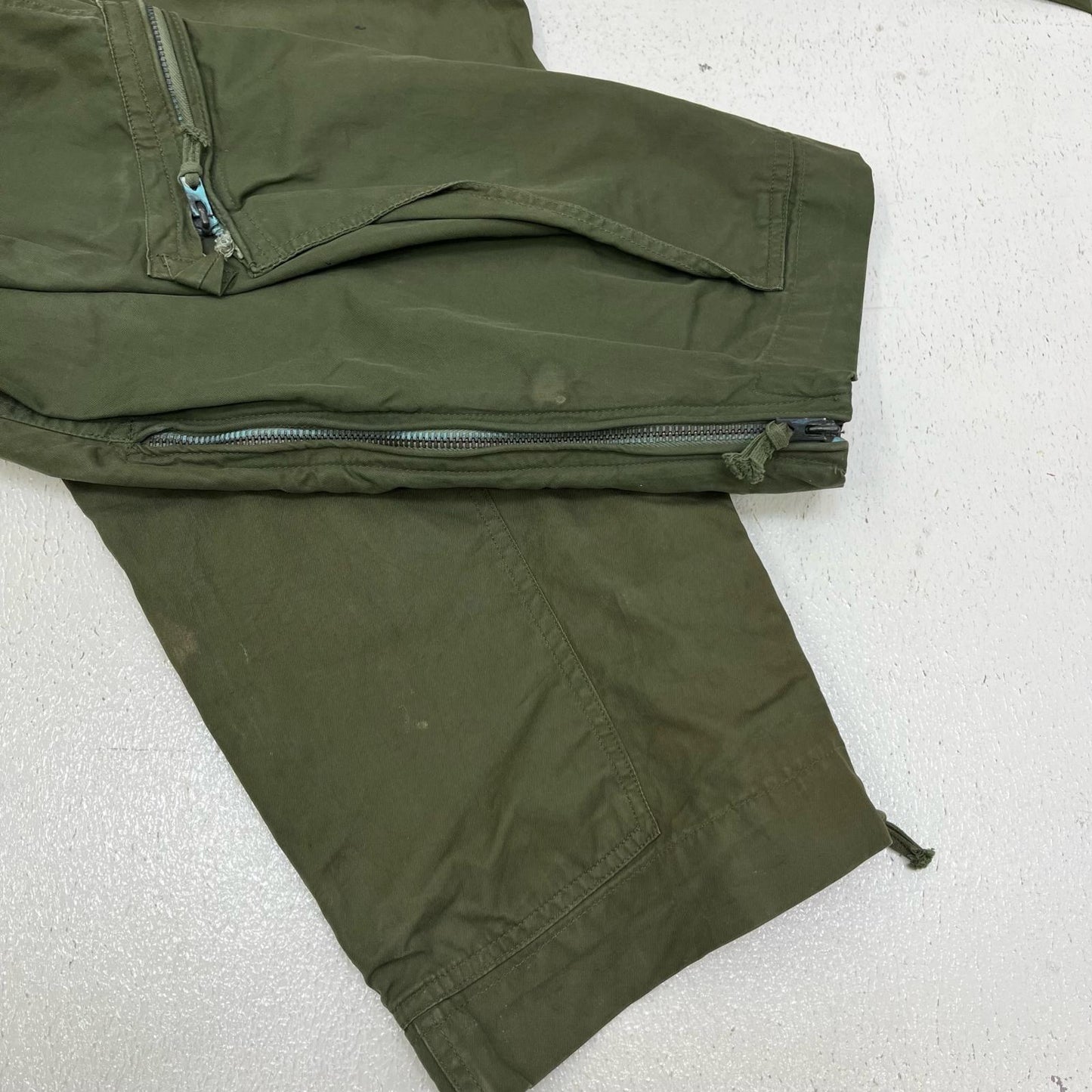 MILITARY衣料 | ミリタリーイリョウ フランス軍 空挺部隊 ツナギ カーキ サイズ：M【加古川店】