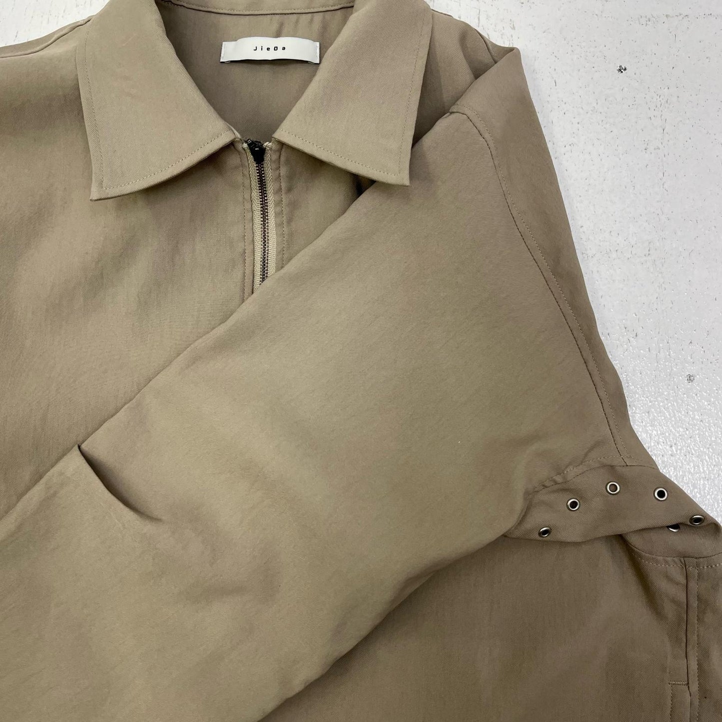 Jieda | ジエダ DRAPING CHINO ZIP JACKET その他アウター JIE-24S-SH02 ベージュ サイズ：1【加古川店】