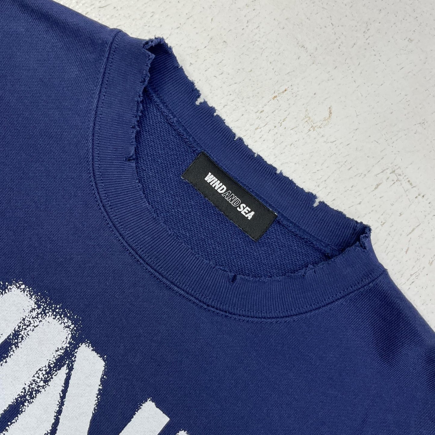WIND AND SEA | ウィンダンシーウインダンシー SPRAY LOGO CREWNECK SWEATSHIRT スウェット WDS-O-ATTD-25-Q1-CS-03 ネイビー サイズ：S【加古川店】