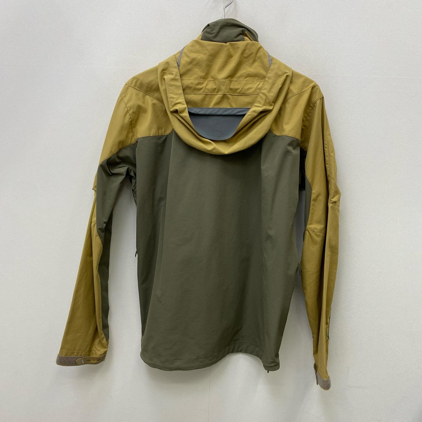 tilak | ティラック LATOK HYBRID JACKET マウンテンパーカー ベージュ【加古川店】
