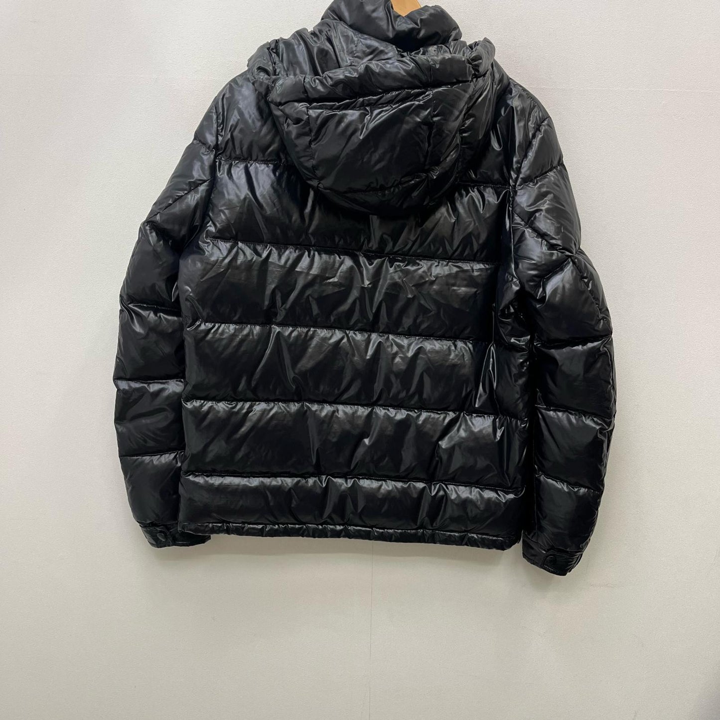 Valentino | ヴァレンチノ VLTN LOGO SLEEVE DOWN JACKET ダウンジャケット UV0CNA316SM ブラック サイズ：48【加古川店】