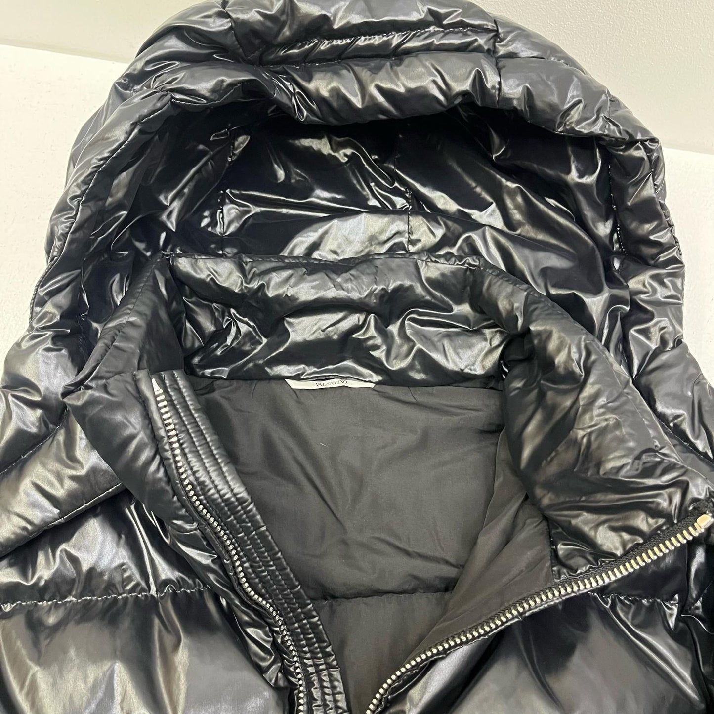 Valentino | ヴァレンチノ VLTN LOGO SLEEVE DOWN JACKET ダウンジャケット UV0CNA316SM ブラック サイズ：48【加古川店】