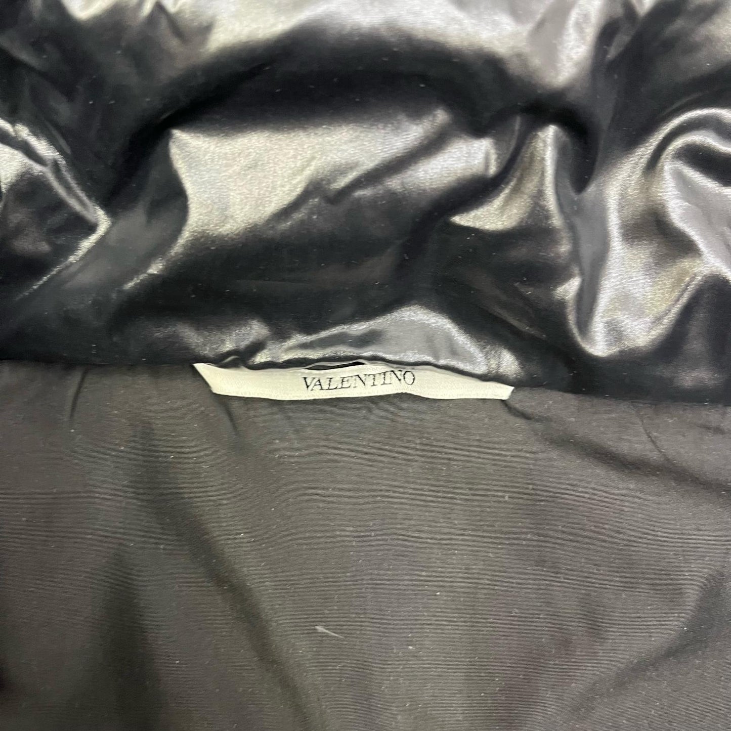 Valentino | ヴァレンチノ VLTN LOGO SLEEVE DOWN JACKET ダウンジャケット UV0CNA316SM ブラック サイズ：48【加古川店】