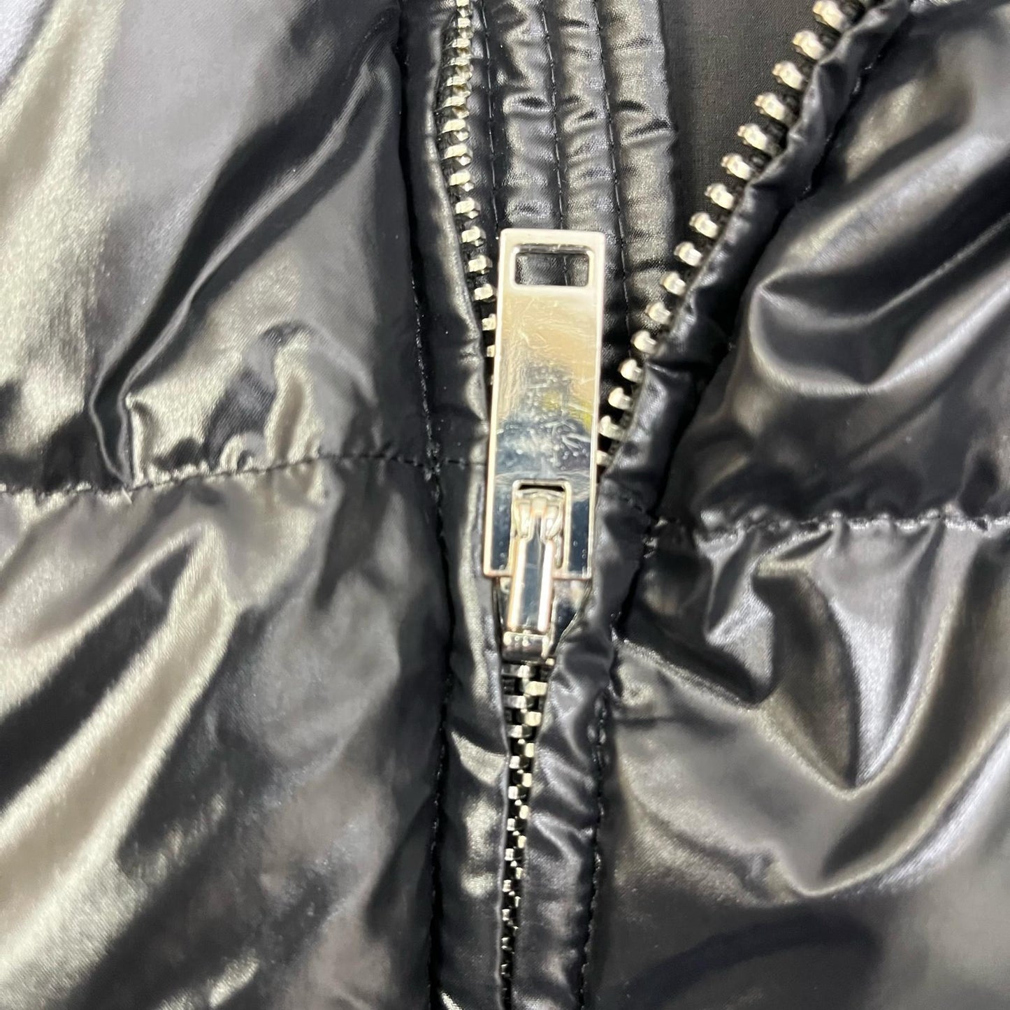 Valentino | ヴァレンチノ VLTN LOGO SLEEVE DOWN JACKET ダウンジャケット UV0CNA316SM ブラック サイズ：48【加古川店】