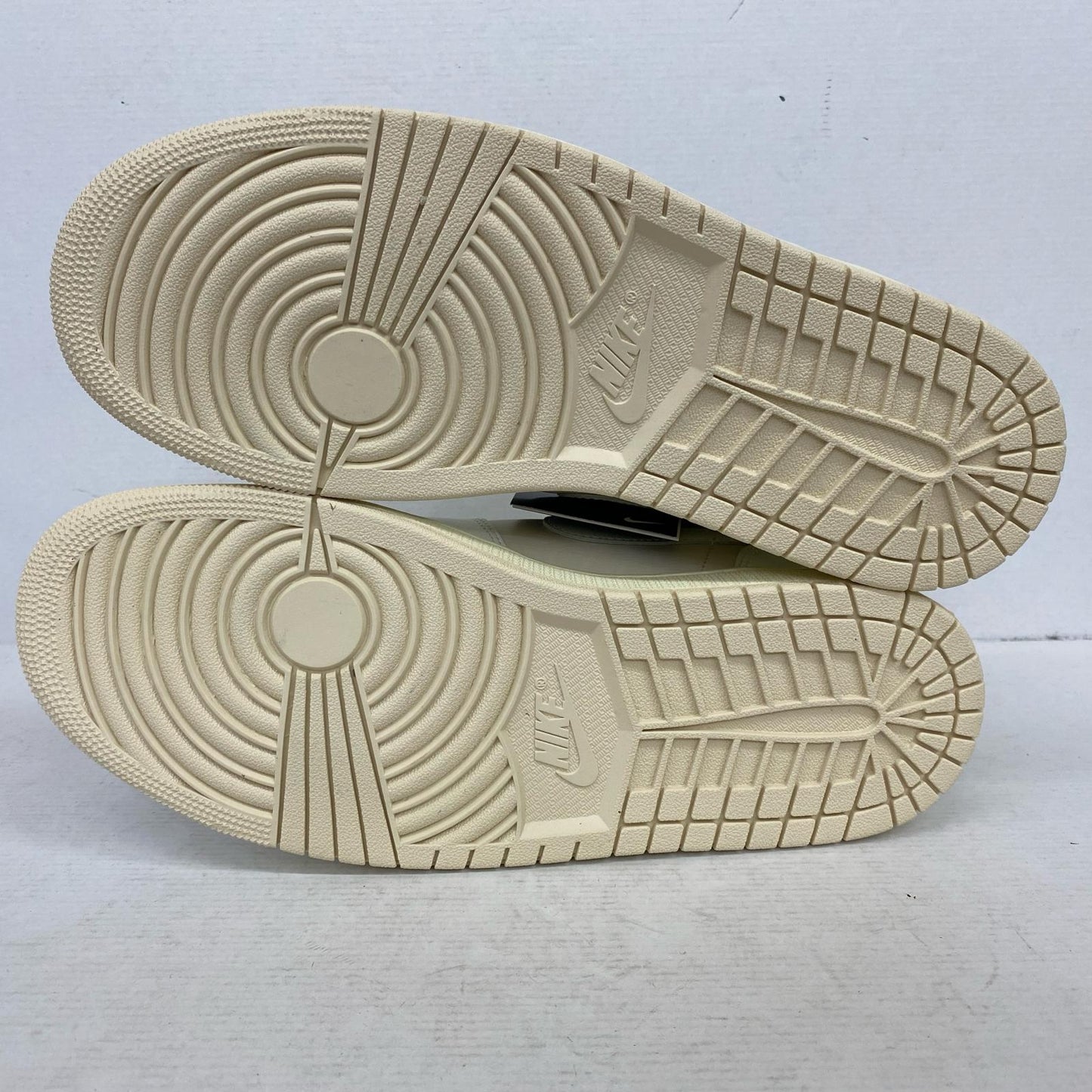 NIKE | ナイキ Women's Air Jordan 1 Mid スニーカー BQ6472-201 ベージュ【加古川店】