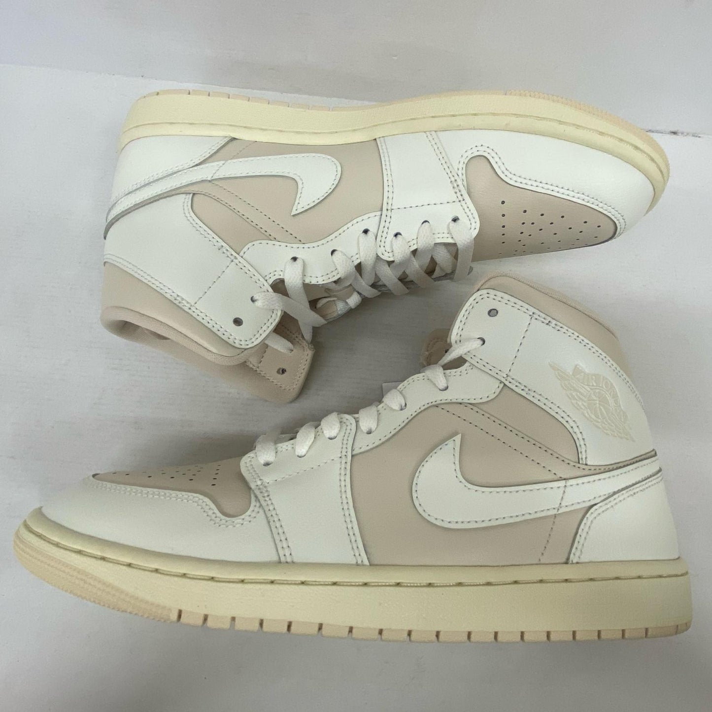 NIKE | ナイキ Women's Air Jordan 1 Mid スニーカー BQ6472-201 ベージュ【加古川店】