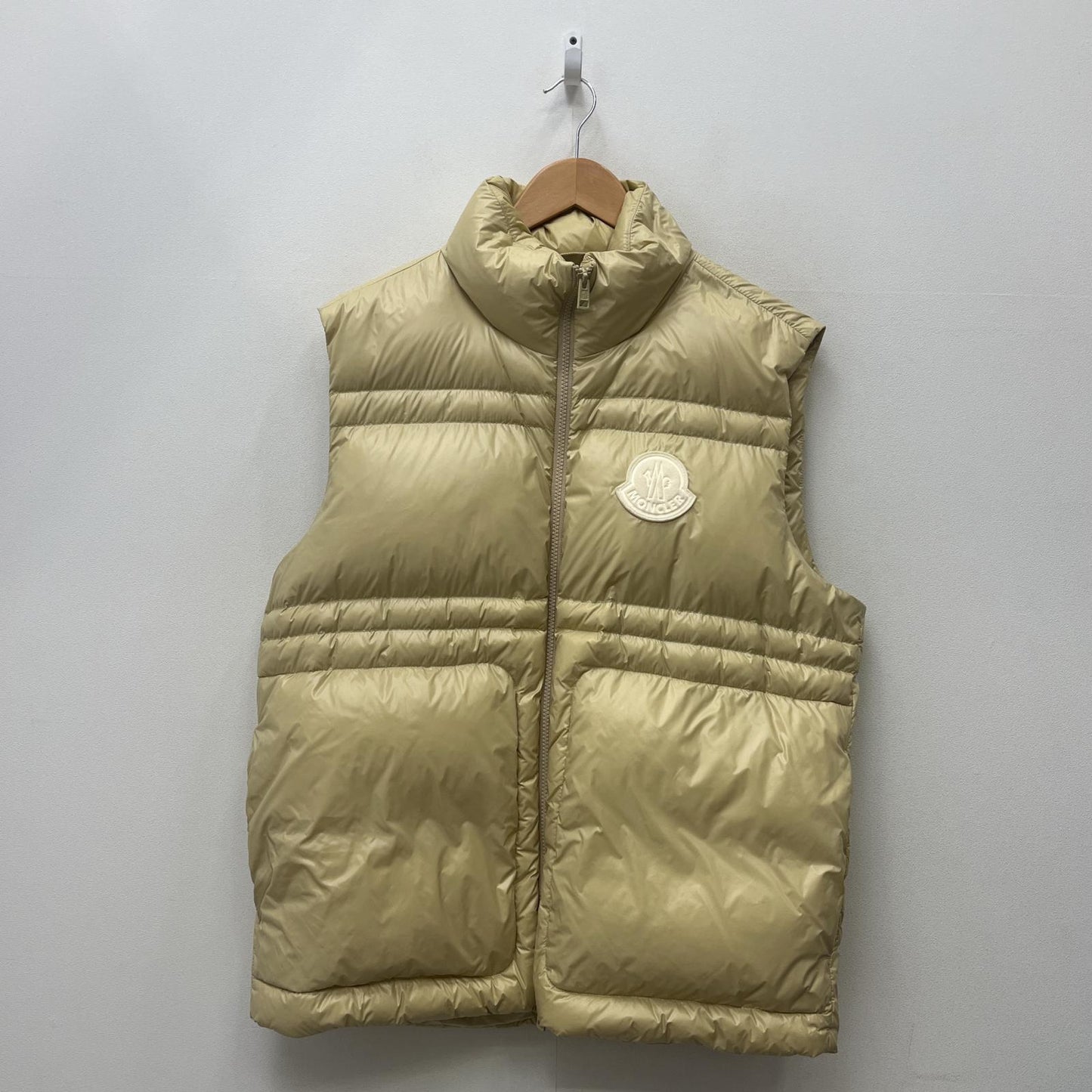 MONCLER | モンクレール THEMIN GILET ダウンベスト I20911A00162 ベージュ サイズ：3【加古川店】
