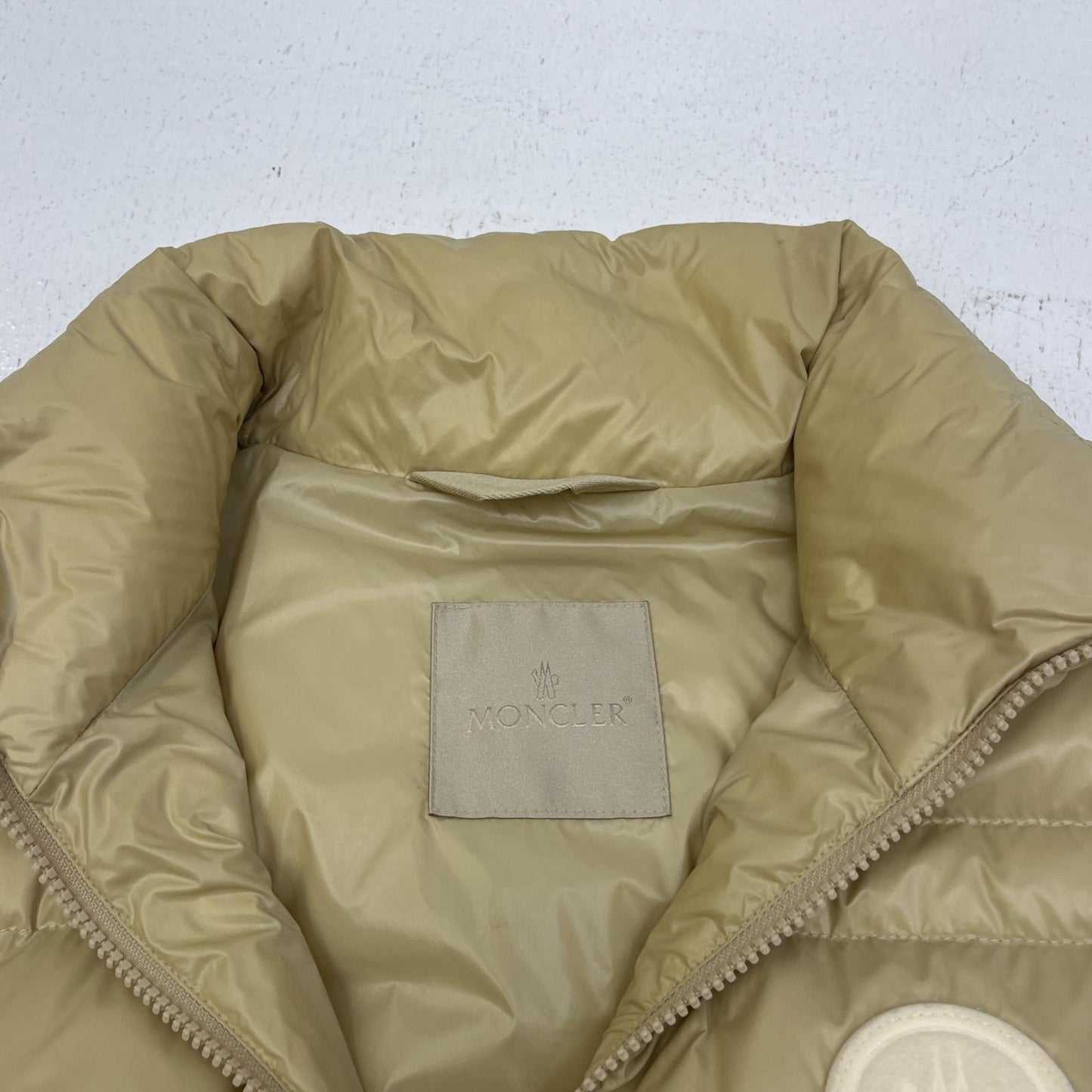 MONCLER | モンクレール THEMIN GILET ダウンベスト I20911A00162 ベージュ サイズ：3【加古川店】