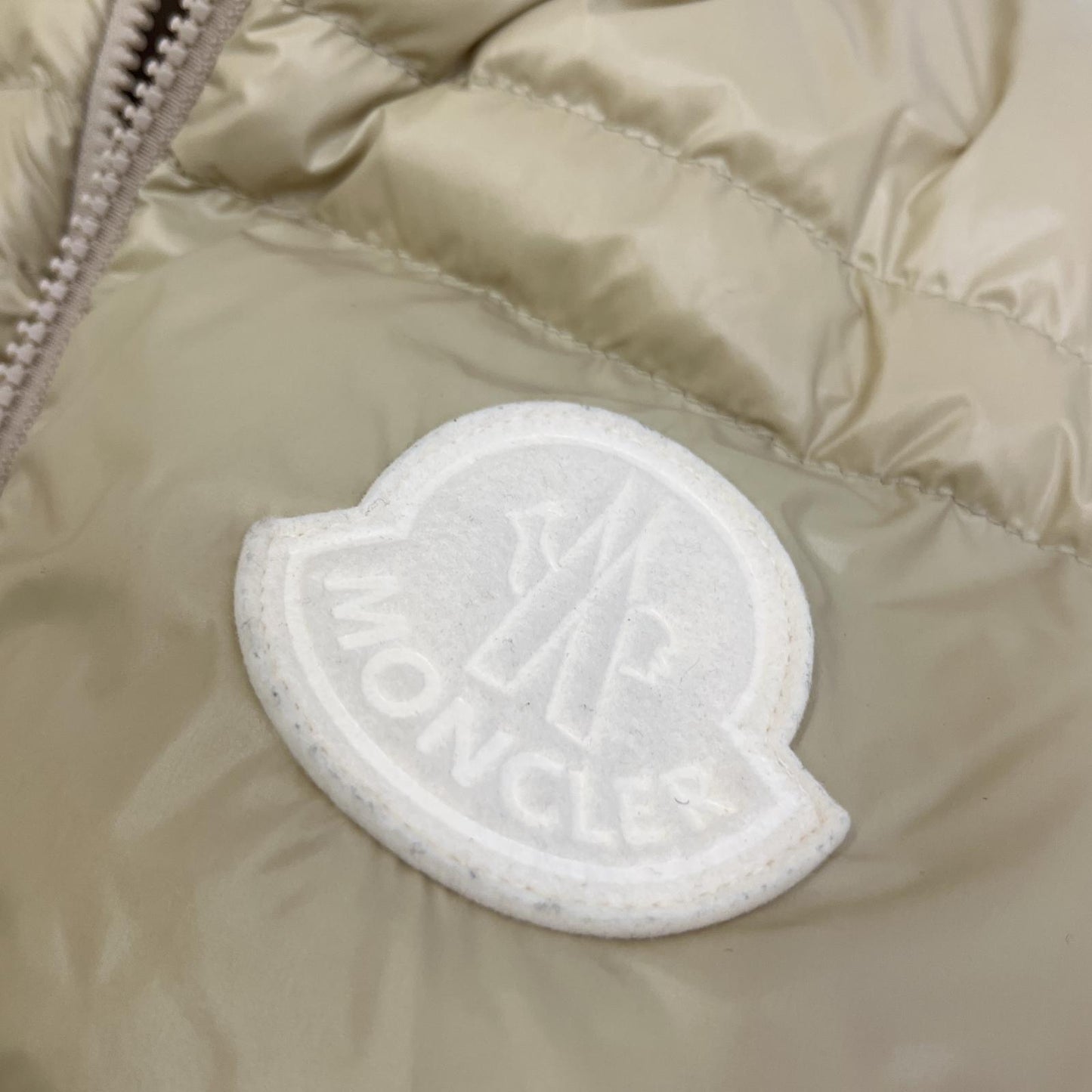 MONCLER | モンクレール THEMIN GILET ダウンベスト I20911A00162 ベージュ サイズ：3【加古川店】