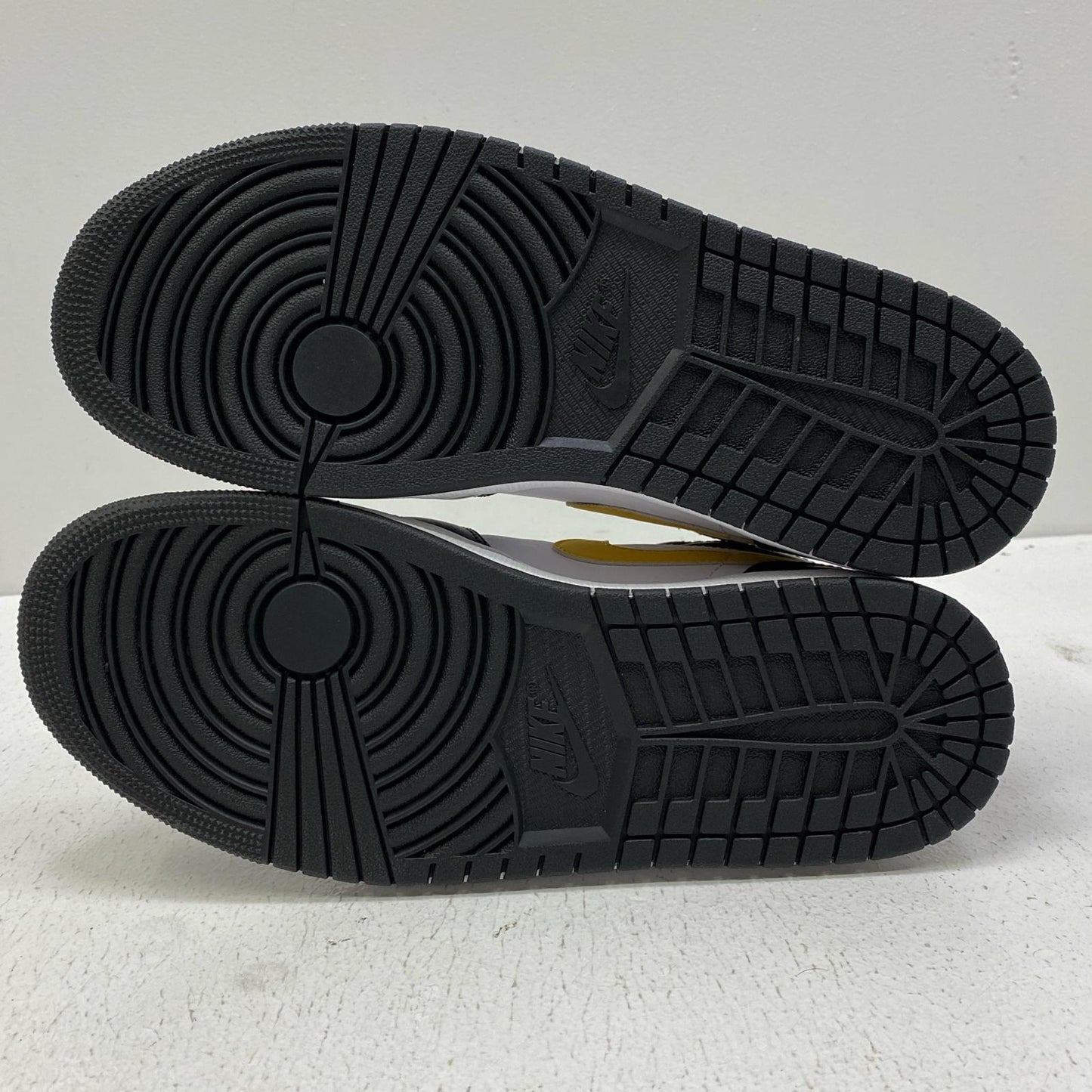 NIKE | ナイキ Air Jordan 1 Mid スニーカー 554724-177 イエロー【加古川店】