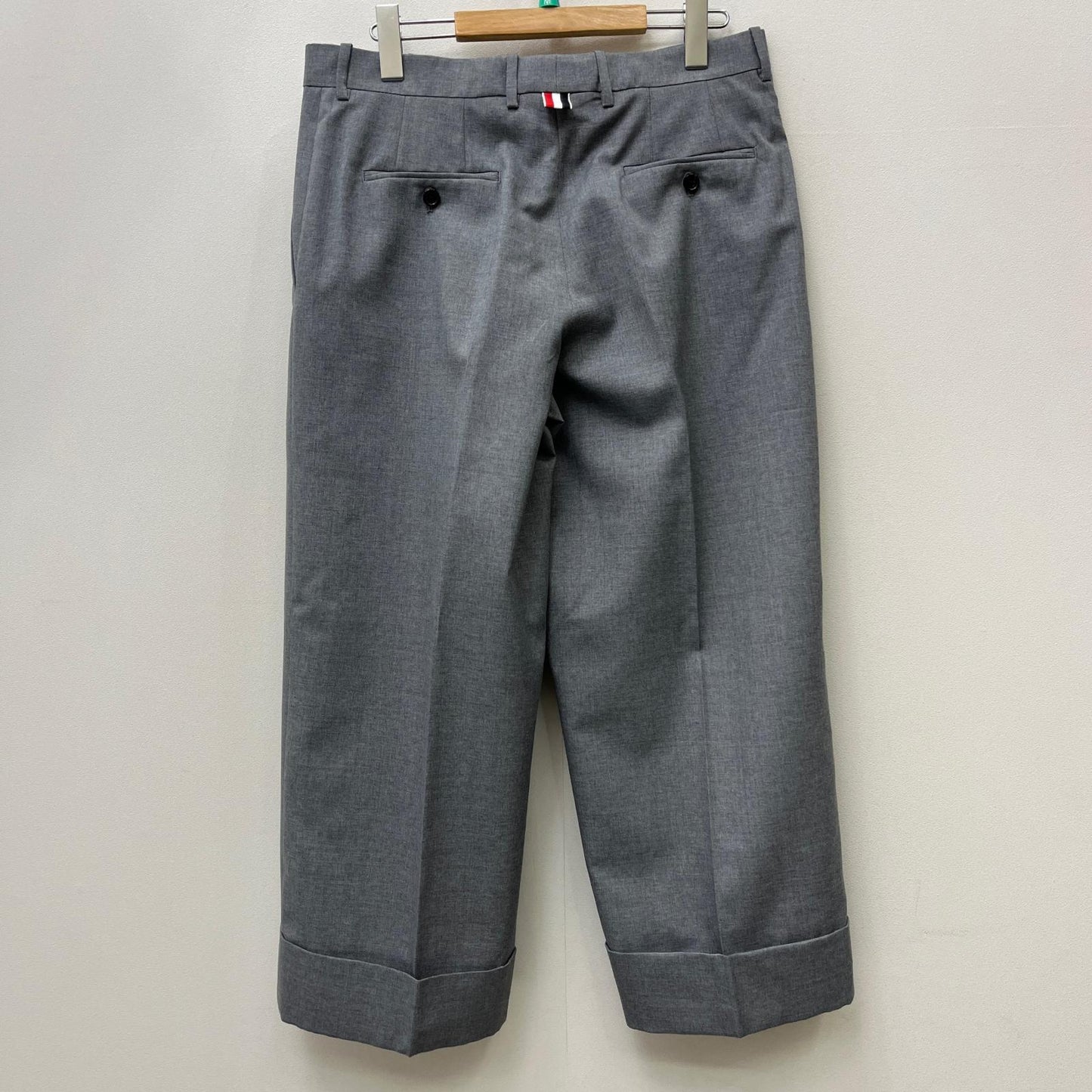 THOM BROWNE. | トムブラウン パンツ 76NZB2 グレー サイズ：42【加古川店】