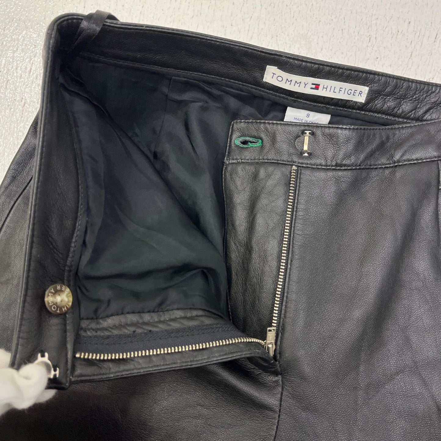 TOMMY HILFIGER | トミーヒルフィガー BOOTS CUT LEATHER PANTS パンツ M50904704 ブラック【加古川店】