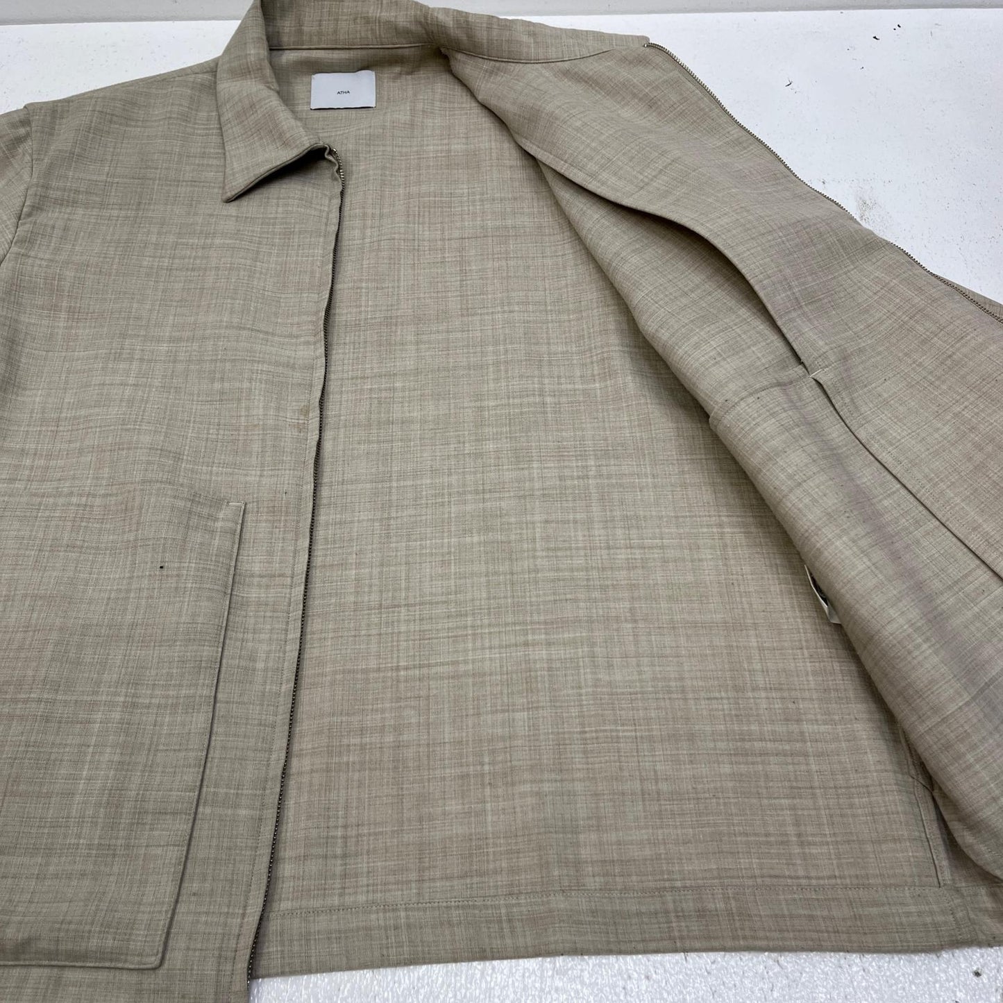 ATHA | アタ PLAIN DOUBLE WEAVE ZIP-UP ブルゾン A-2210-T-03 ベージュ【加古川店】