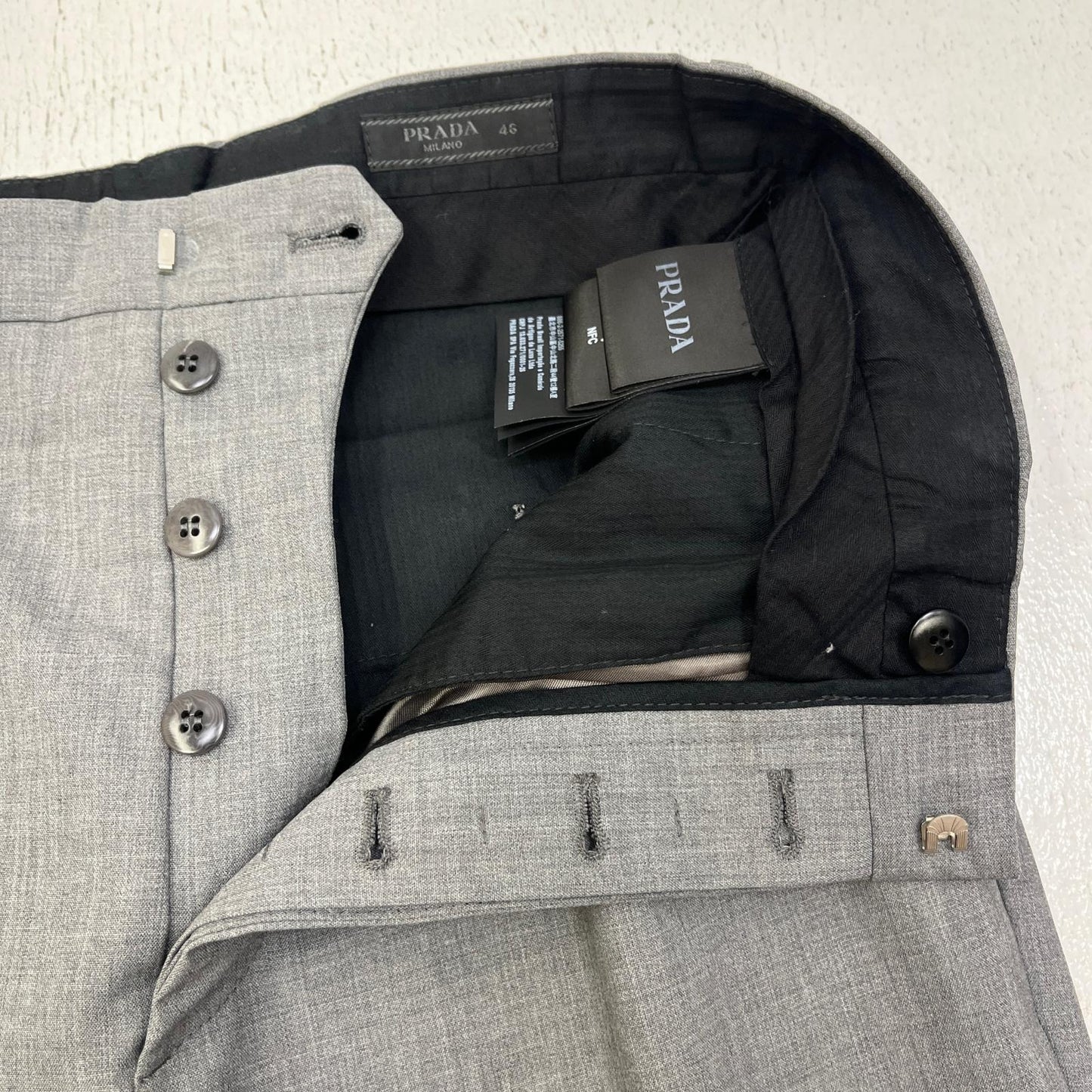 PRADA | プラダ 国内正規品 その他ボトムス DNA955 グレー サイズ：44【加古川店】