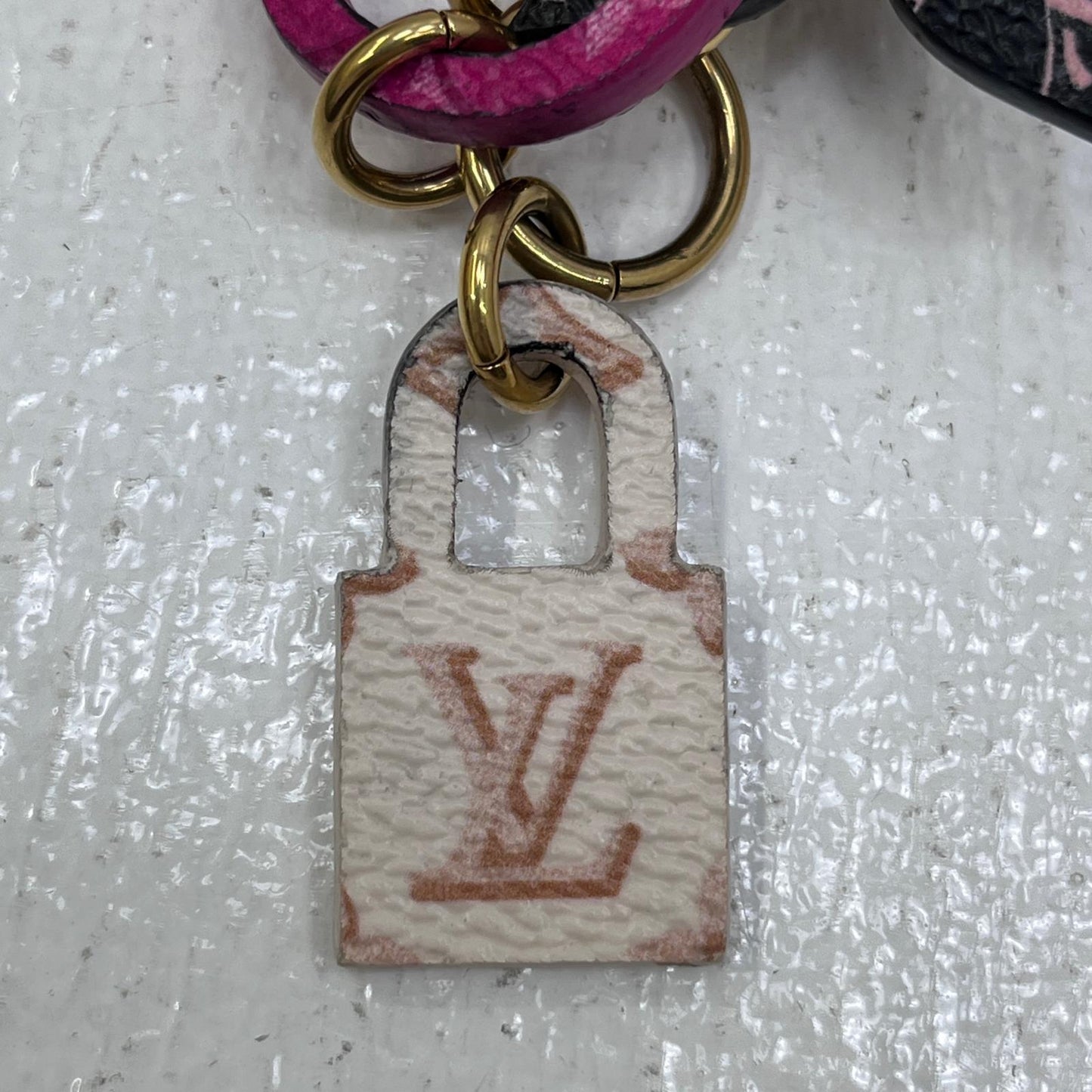 LOUIS VUITTON | ルイ・ヴィトン LV トレジャードチャーム キーホルダー M01207【加古川店】