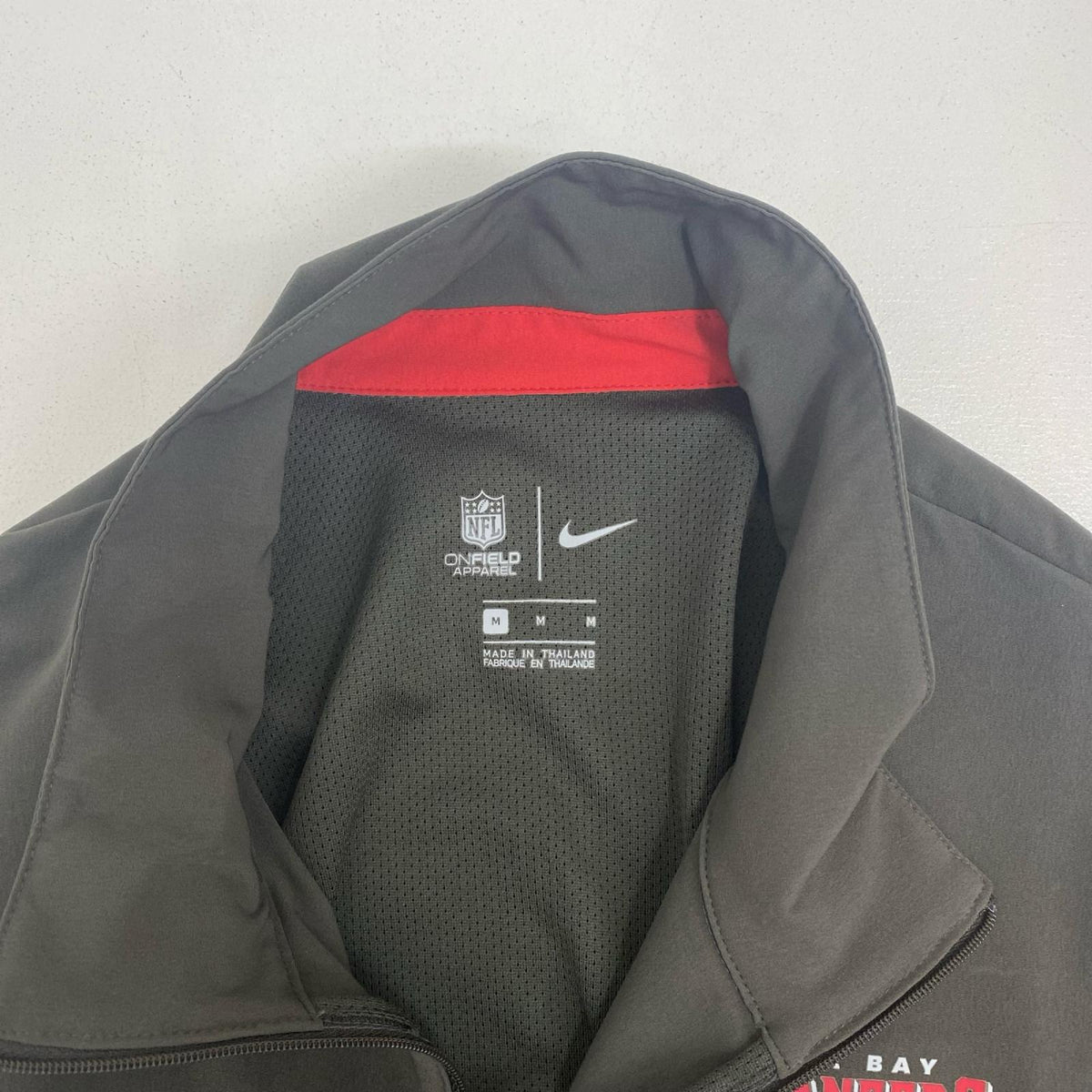 NIKE | ナイキ NIKE タンパベイ・バッカニアーズ ｳｫｰﾑｱｯﾌﾟｼﾞｬｹｯﾄ サイズ:M アメフト NFL フットボール【加古川店】