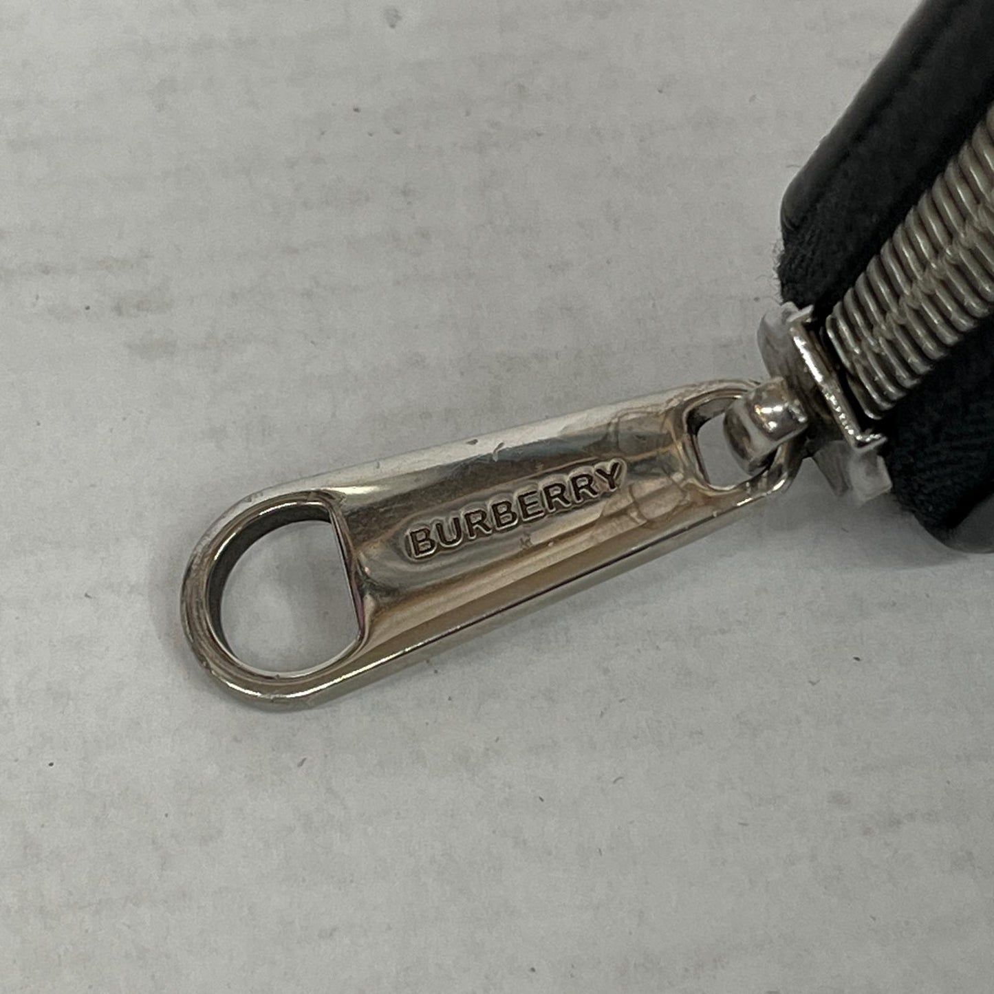 BURBERRY | バーバリー エンボルロゴ 長財布 8011601 ブラック【加古川店】