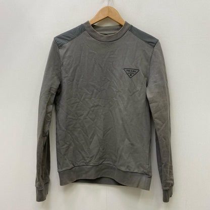 PRADA | プラダ ﾄﾗｲｱﾝｸﾞﾙﾛｺﾞﾌﾟﾚｰﾄ スウェット UJL21A R212 カーキ サイズ：S【加古川店】