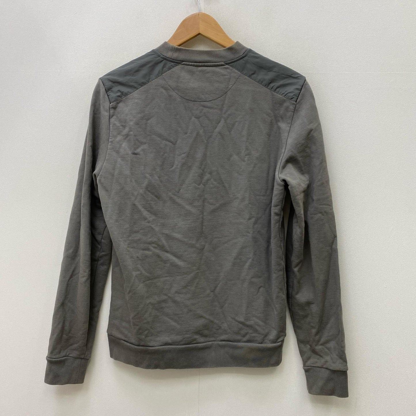 PRADA | プラダ ﾄﾗｲｱﾝｸﾞﾙﾛｺﾞﾌﾟﾚｰﾄ スウェット UJL21A R212 カーキ サイズ：S【加古川店】