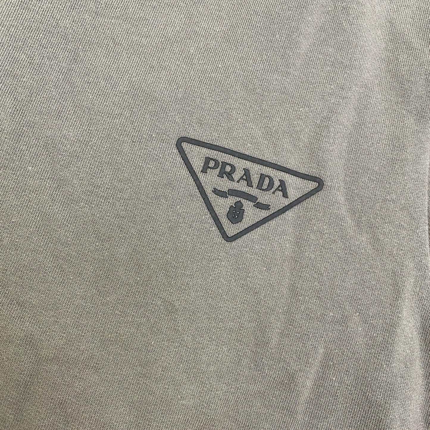 PRADA | プラダ ﾄﾗｲｱﾝｸﾞﾙﾛｺﾞﾌﾟﾚｰﾄ スウェット UJL21A R212 カーキ サイズ：S【加古川店】