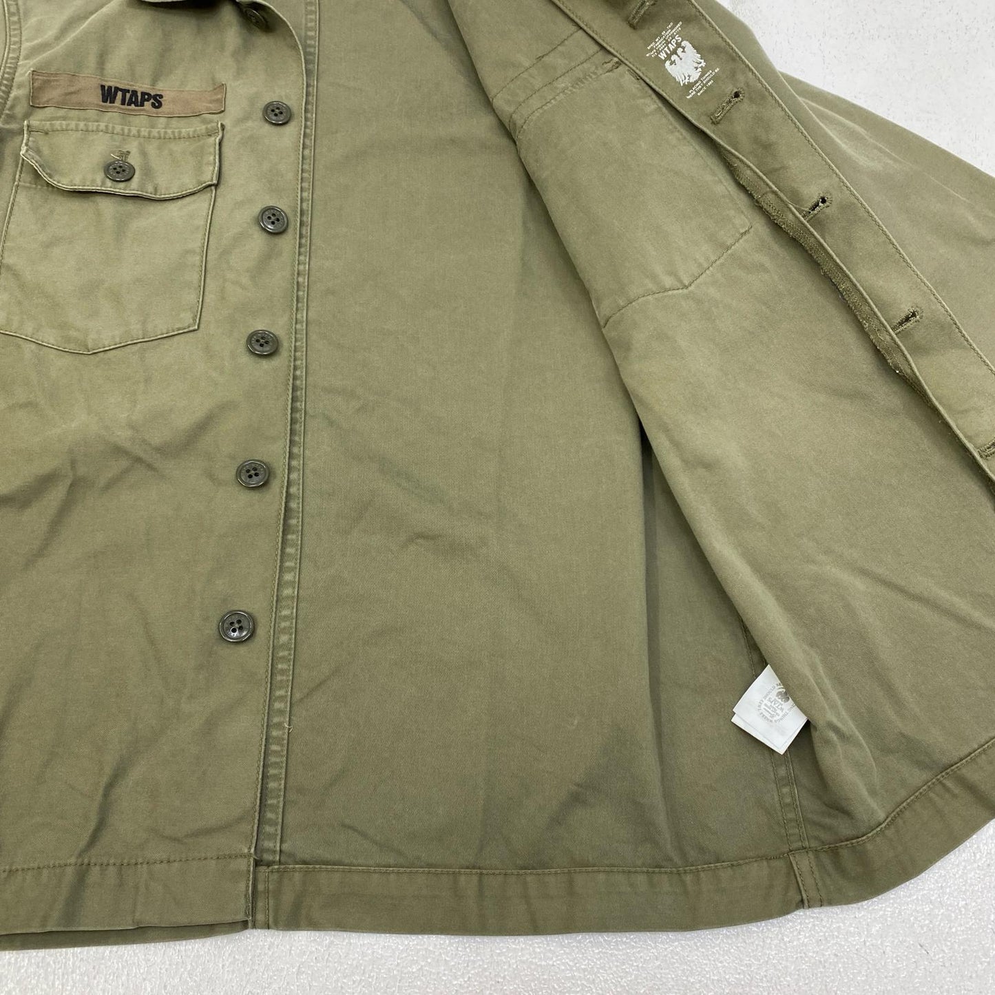 W)TAPS | ダブルタップス BUDS LS/SHIRT.COTTON.SATIN ミリタリージャケット 813-1845-03-4875 カーキ サイズ：2【加古川店】