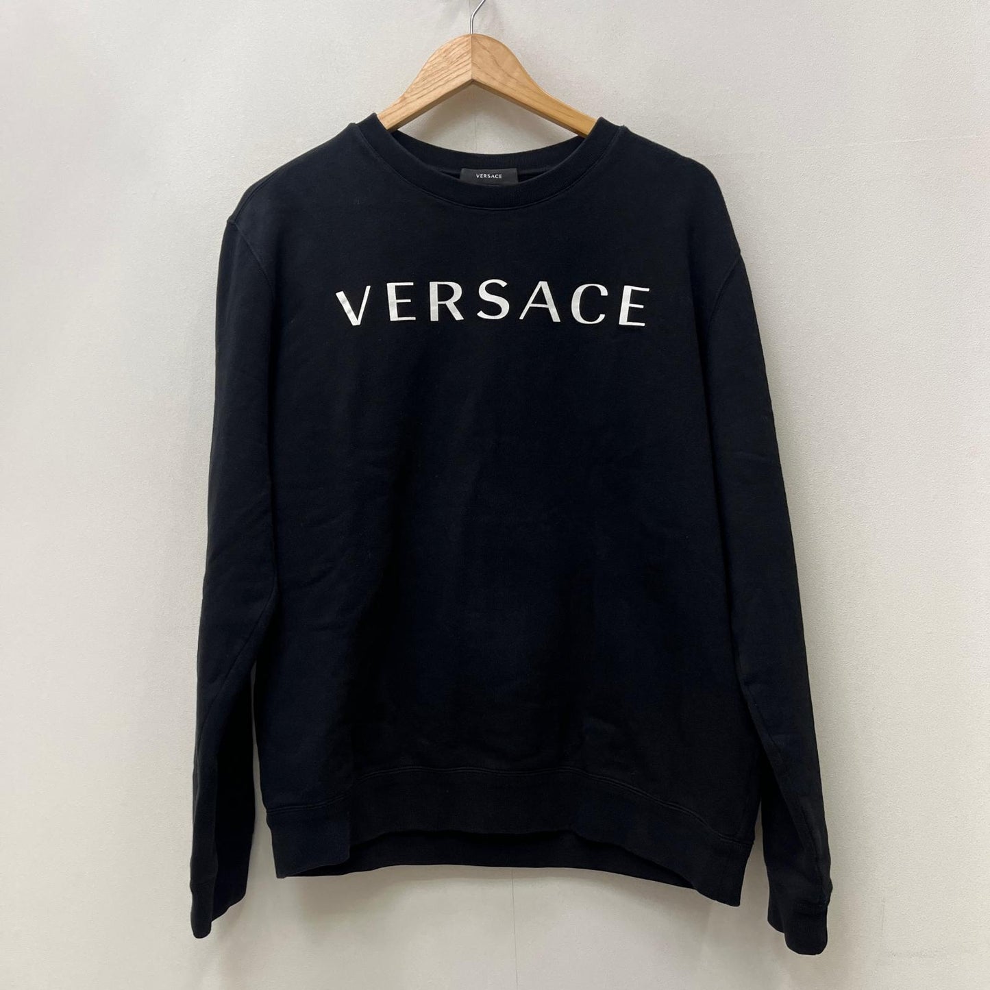 VERSACE | ヴェルサーチ ロゴスウェットシャツ　国内正規品 スウェット 1008283 1A05926 ブラック サイズ：XL【加古川店】