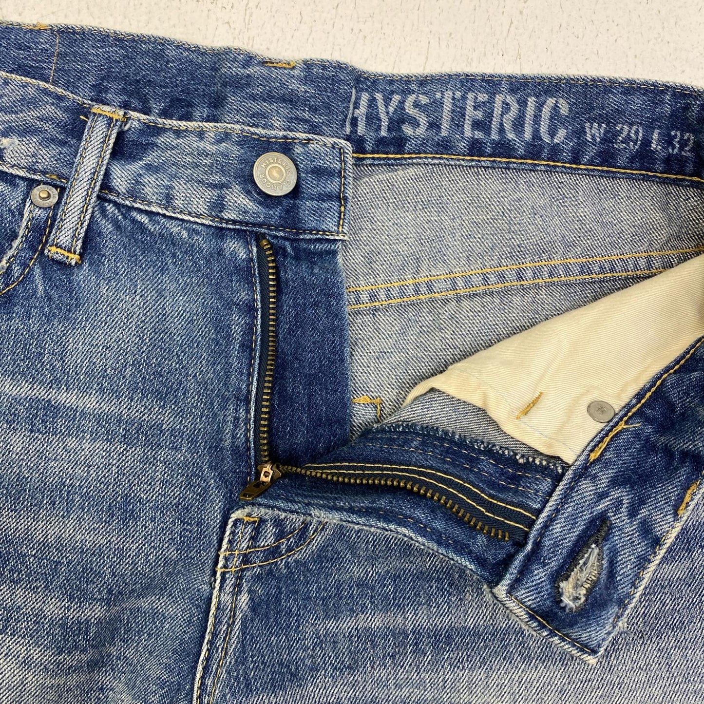 HYSTERIC GLAMOUR | ヒステリックグラマー ステッカープリント デニムパンツ 02211AP15 インディゴ サイズ：29【加古川店】