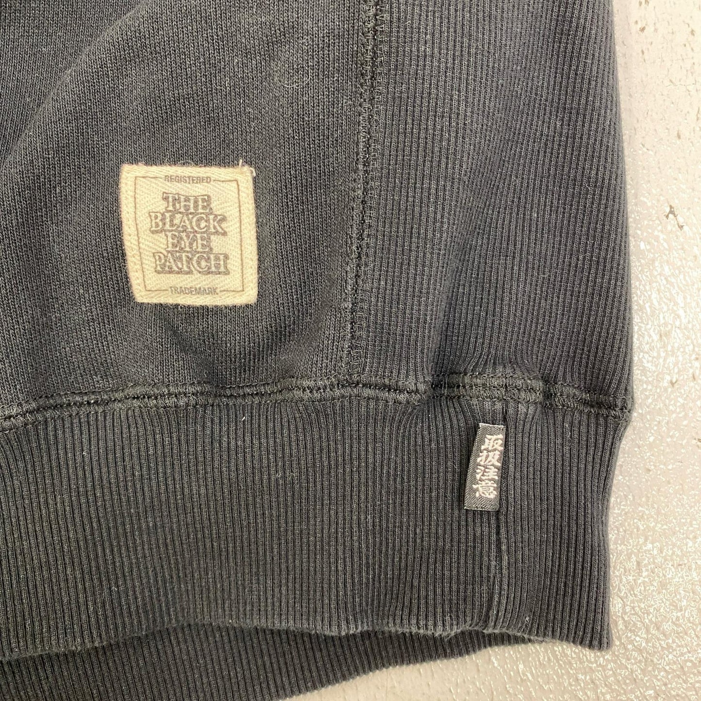 BlackEyePatch | ブラックアイパッチ DISC MEDIA LOGO CREW SWEAT スウェット BEPSS25CS21 ブラック サイズ：S【加古川店】