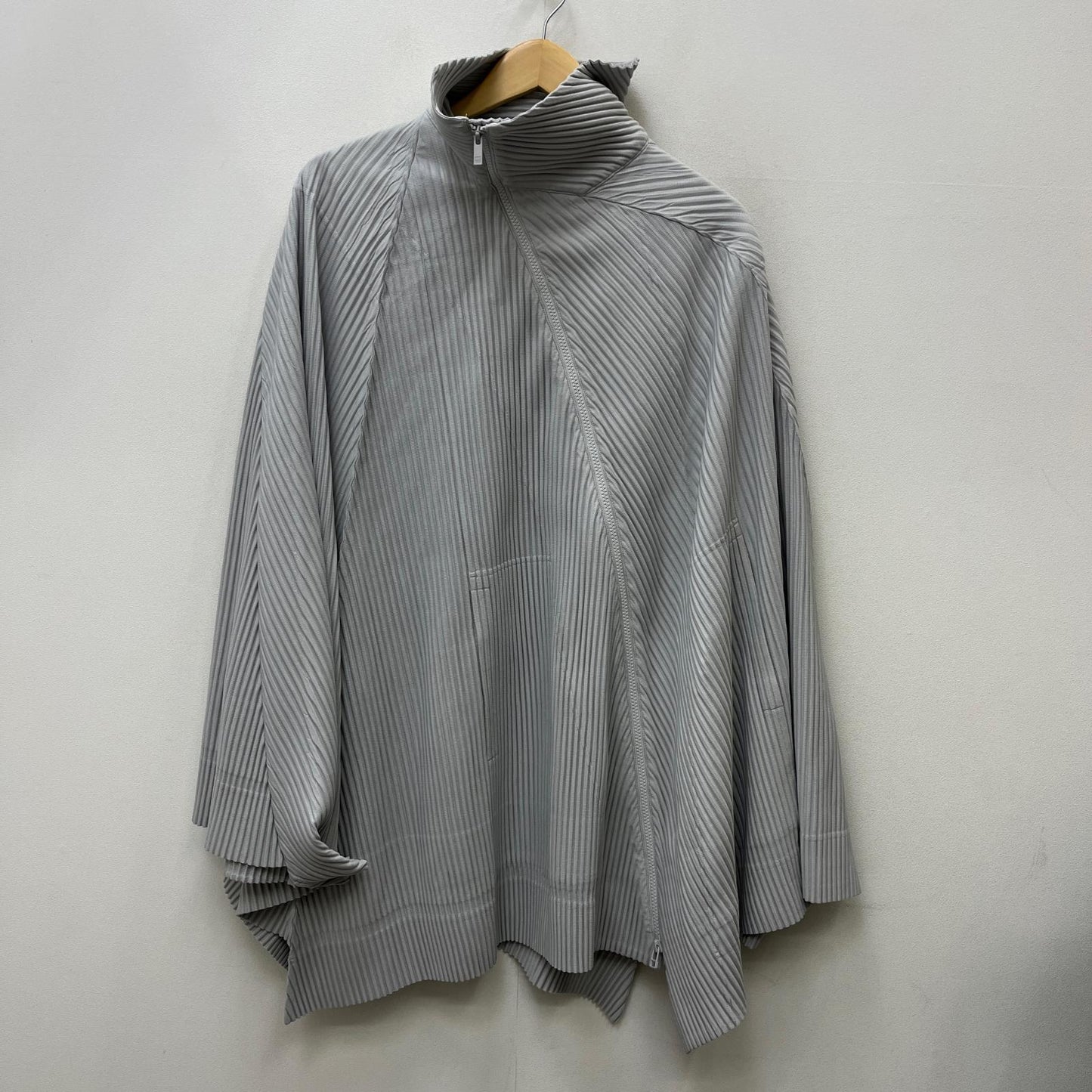 ISSEY MIYAKE | イッセイミヤケ プリーツコート その他アウター HP33JL380 グレー【加古川店】