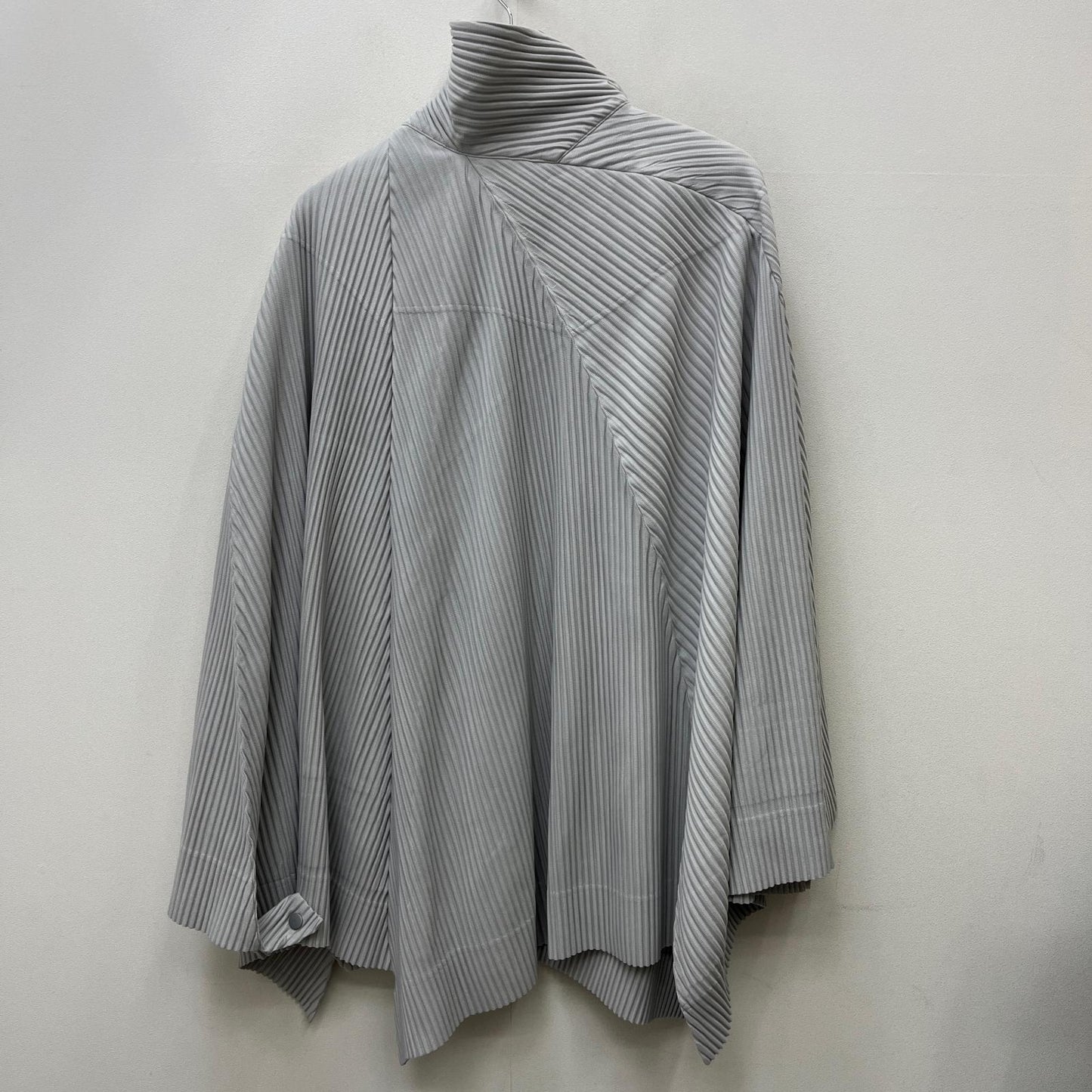 ISSEY MIYAKE | イッセイミヤケ プリーツコート その他アウター HP33JL380 グレー【加古川店】
