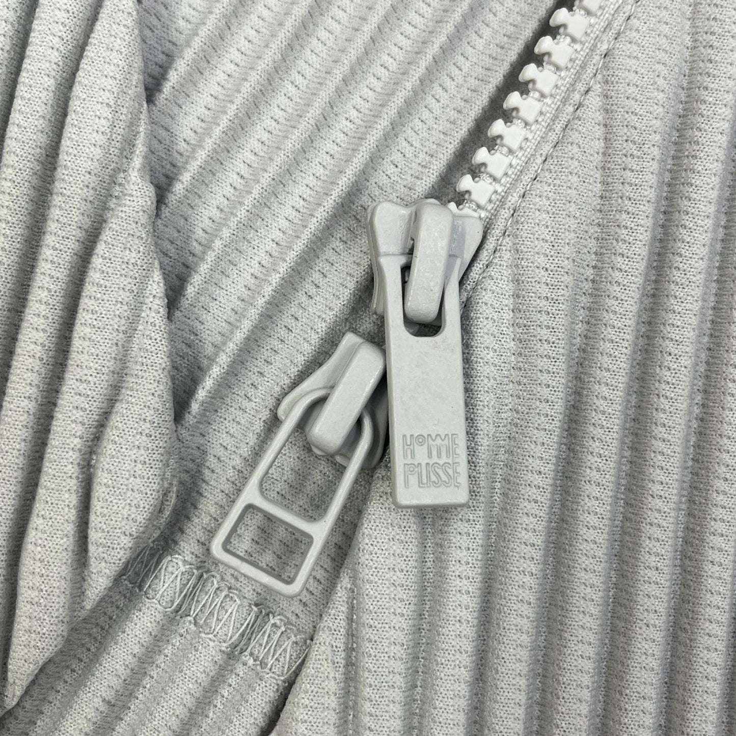 ISSEY MIYAKE | イッセイミヤケ プリーツコート その他アウター HP33JL380 グレー【加古川店】