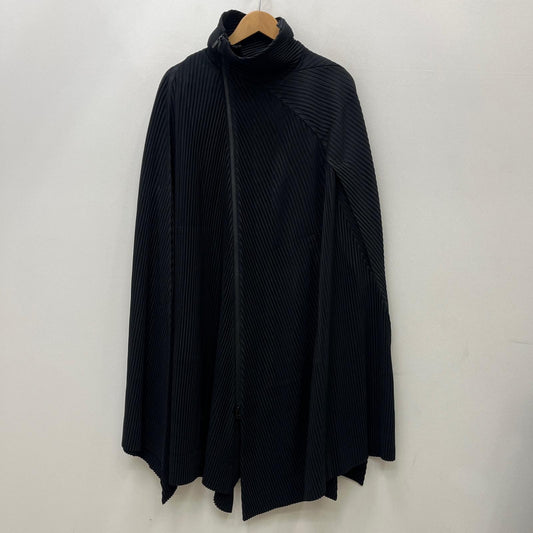ISSEY MIYAKE | イッセイミヤケ プリーツポンチョコート その他アウター HP33JA381 ブラック【加古川店】