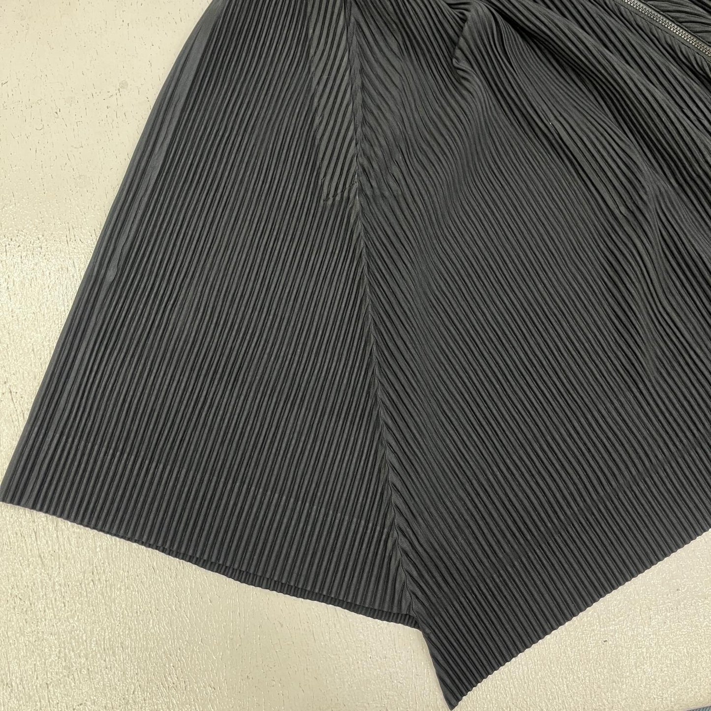 ISSEY MIYAKE | イッセイミヤケ プリーツポンチョコート その他アウター HP33JA381 ブラック【加古川店】