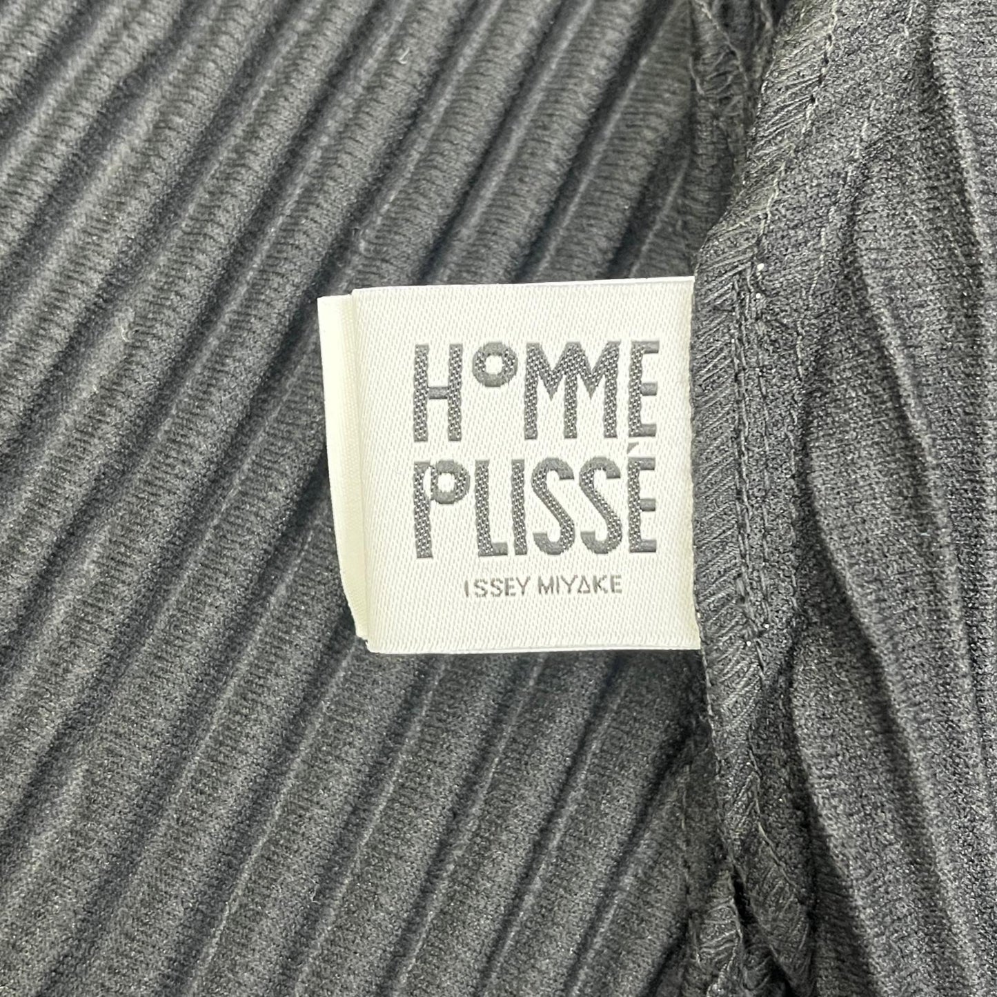 ISSEY MIYAKE | イッセイミヤケ プリーツポンチョコート その他アウター HP33JA381 ブラック【加古川店】