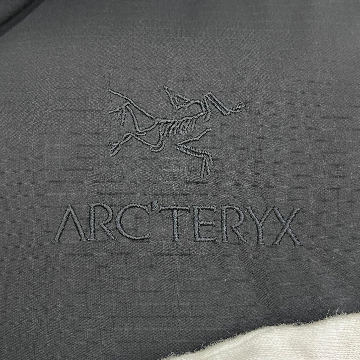 ARC'TERYX | アークテリクス BEAMS別注 ATOM AR HOODY ダウンジャケット 28176-126048 ブラック サイズ：S【加古川店】
