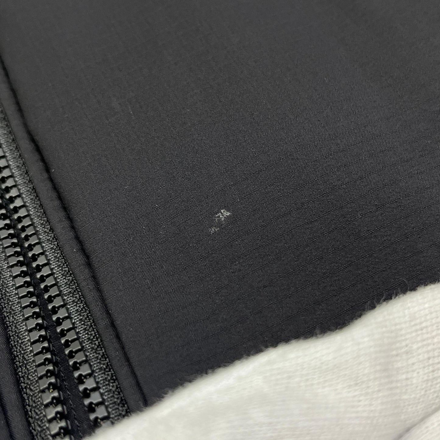 ARC'TERYX | アークテリクス BEAMS別注 ATOM AR HOODY ダウンジャケット 28176-126048 ブラック サイズ：S【加古川店】