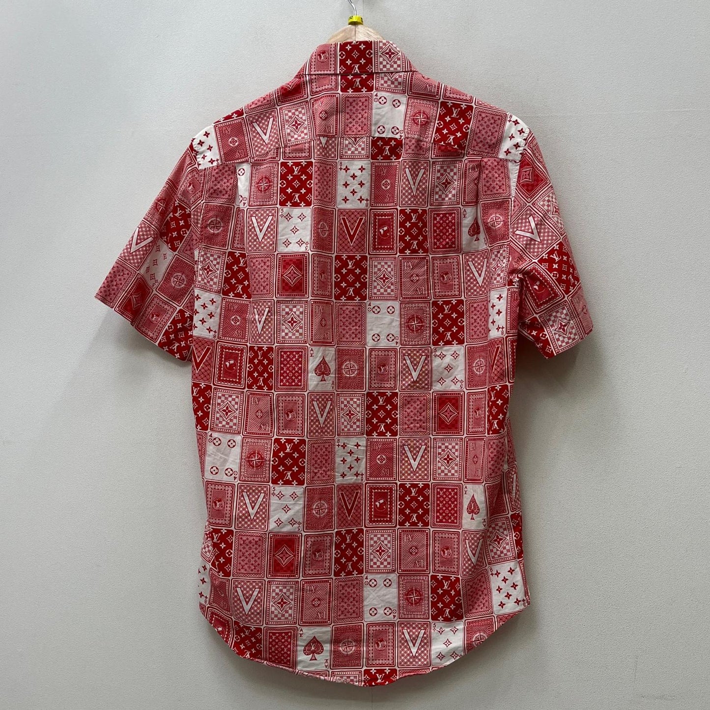 【中古】LOUIS VUITTON | ルイ・ヴィトン トランプ柄 半袖シャツ 半袖シャツ rm182m hku hfs14w レッド サイズ：S【加古川店】