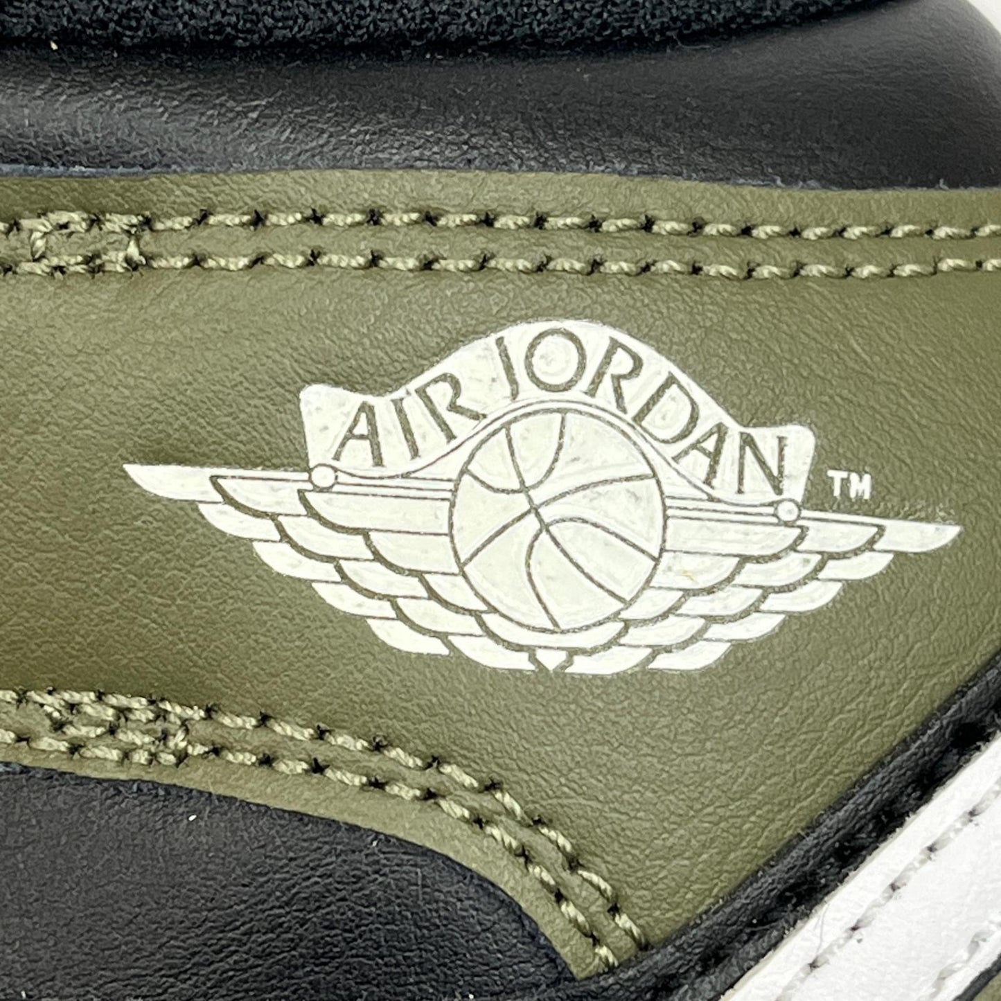 【中古】NIKE | ナイキ GS Air Jordan 1 Mid スニーカー DQ8423-092 オリーブ 22.5cm【加古川店】