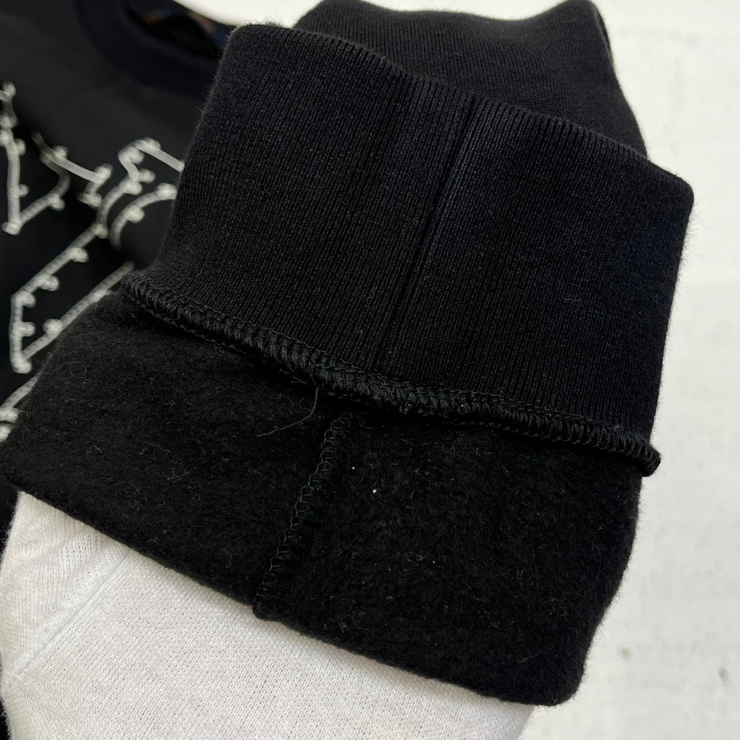 【中古】LOUIS VUITTON | ルイ・ヴィトン LVステッチエンブロイダリー　国内正規品 スウェット HJY21W ブラック サイズ：M【加古川店】