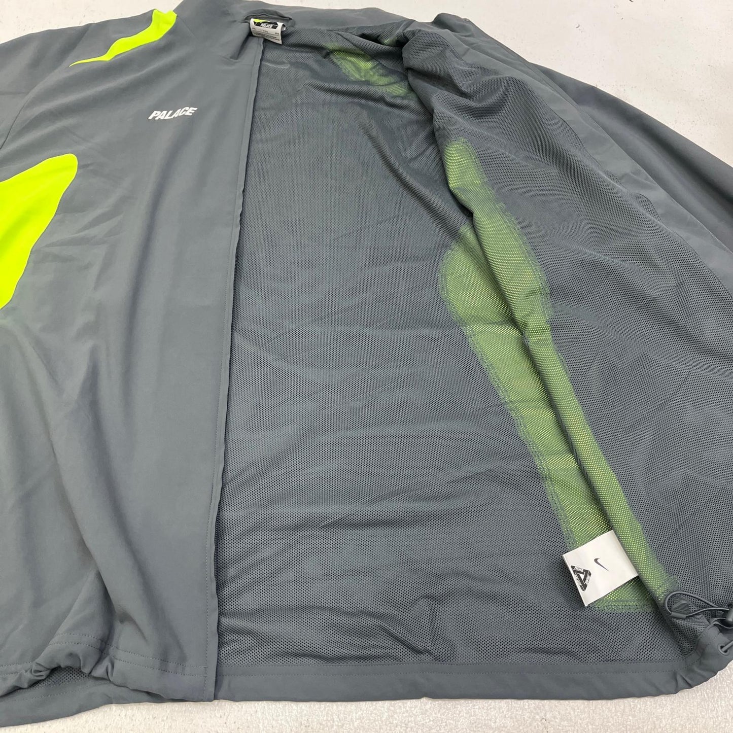 【中古】PALACE SKATEBOARDS | パレススケートボード xNIKE total p90 track jacket ジャージ P29NJK002 グレー サイズ：XXL【加古川店】