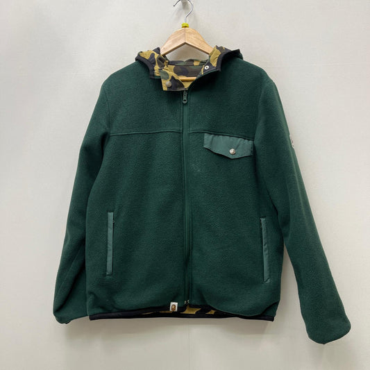 【中古】A BATHING APE | アベイシングエイプ ﾘﾊﾞｰｼﾌﾞﾙ ﾅｲﾛﾝ ﾌﾘｰｽ ｼﾞｬｹｯﾄ その他トップス 001hj701027x カモ サイズ：M【加古川店】