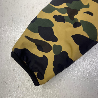 【中古】A BATHING APE | アベイシングエイプ ﾘﾊﾞｰｼﾌﾞﾙ ﾅｲﾛﾝ ﾌﾘｰｽ ｼﾞｬｹｯﾄ その他トップス 001hj701027x カモ サイズ：M【加古川店】