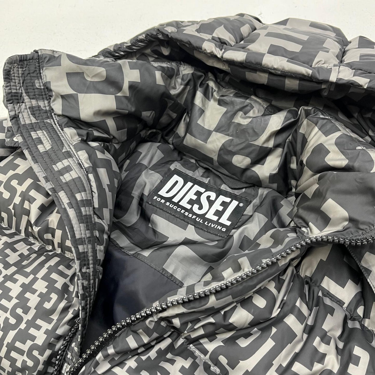 【中古】DIESEL | ディーゼル W-STEP-MON-RD ダウンジャケット A09093 サイズ：M【加古川店】